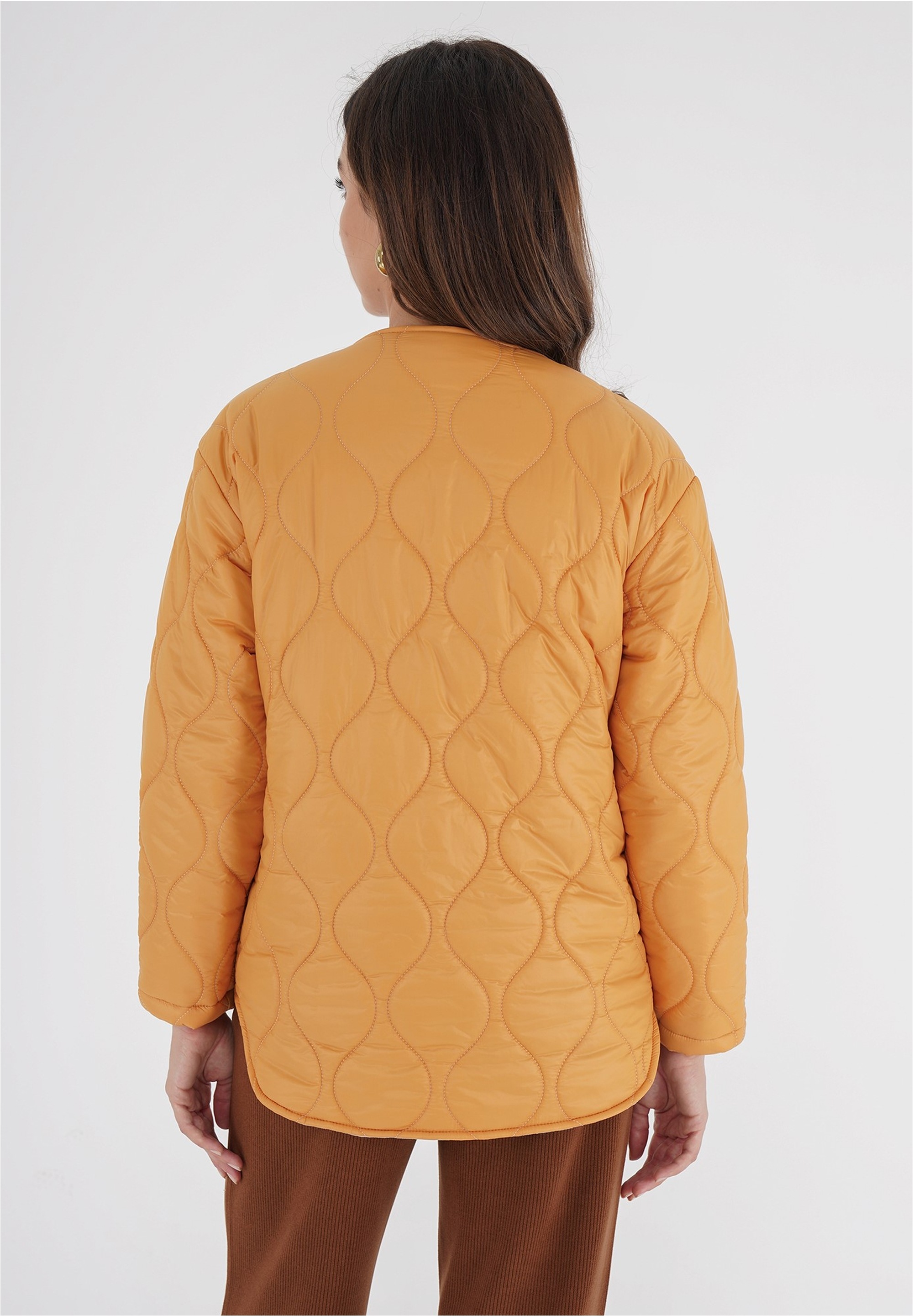 freshlions Steppjacke »Amara«, mit praktischen Druckknöpfen