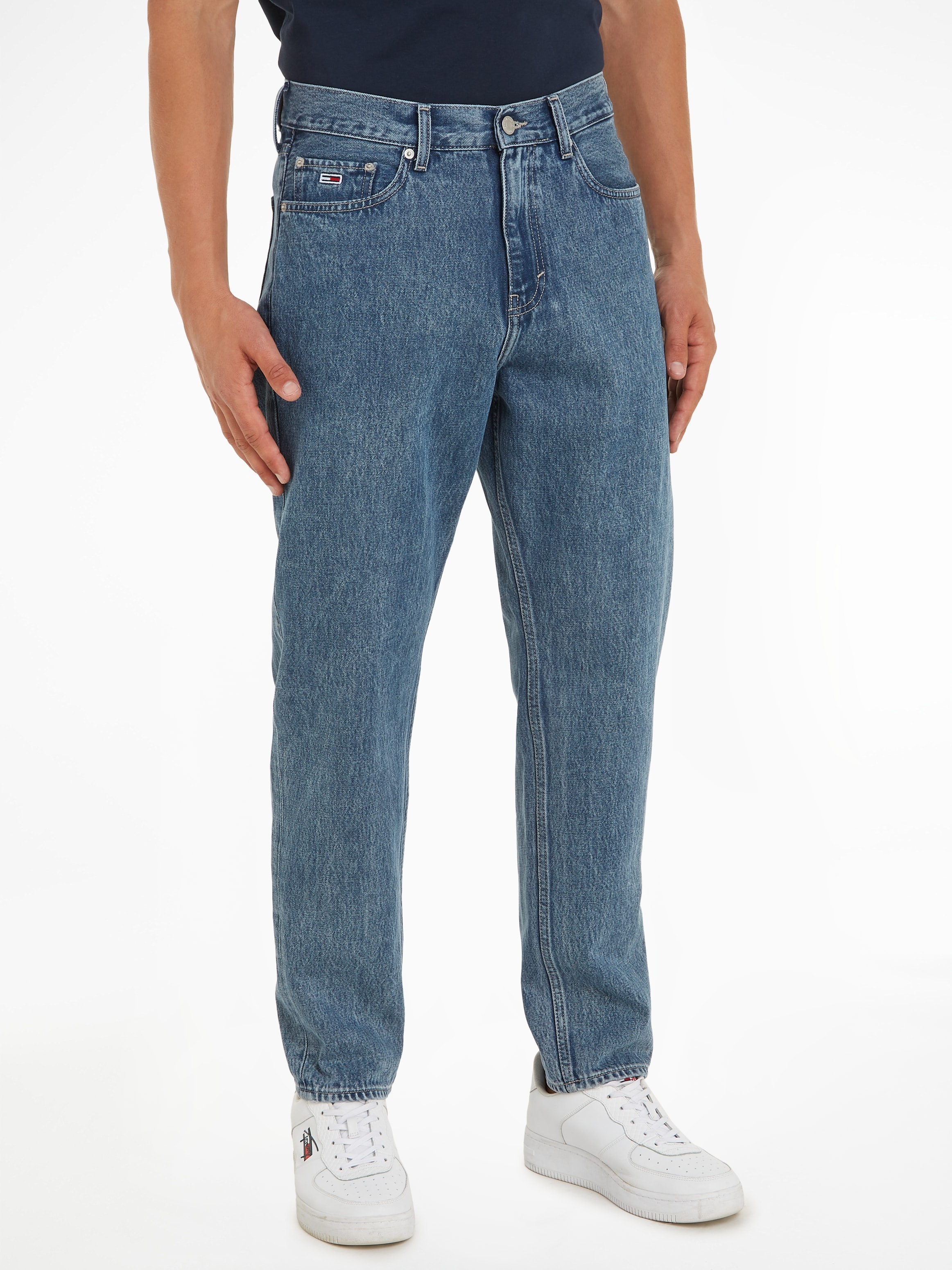 Tommy Jeans Tapered-fit-Jeans "ISAAC RLXD TAPERED", im 5-Pocket-Style