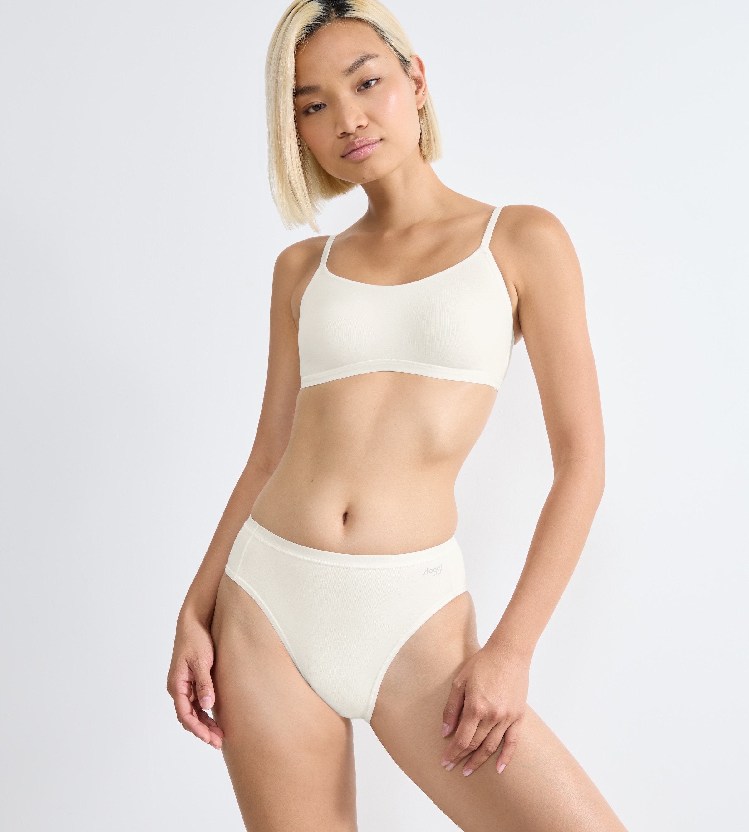 sloggi Slip »GO Daily Cotton Tai 3P«, (3er Pack), Glanz-Effekt Details, hoher Beinausschnitt
