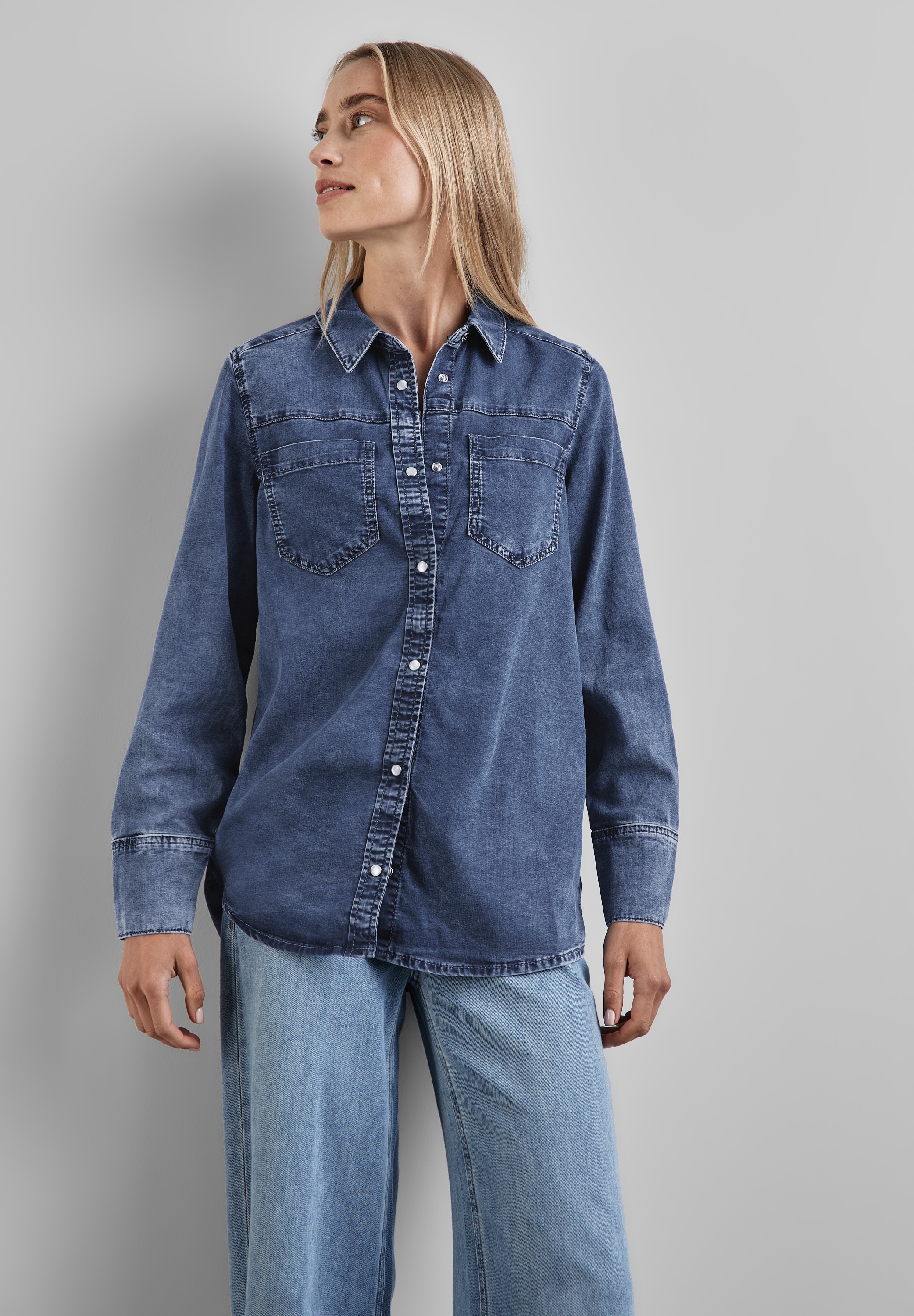 Jeansbluse, mit durchgehender Knopfleiste vorn