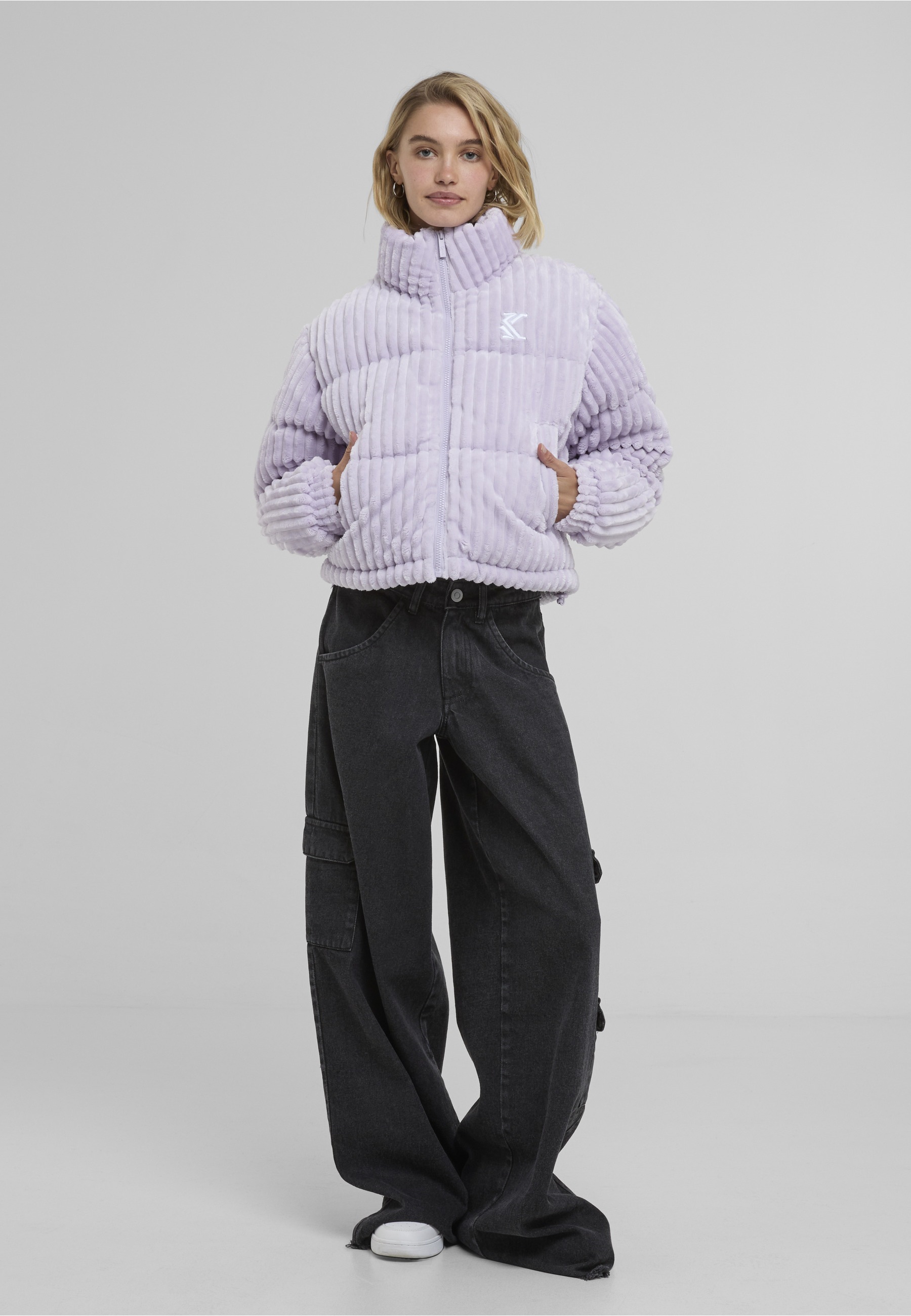 Karl Kani Winterjacke »Karl Kani KK Og Fuzzy Corduroy Short Puffer Jacket« 1 Stk. tlg. ohne Kapuze