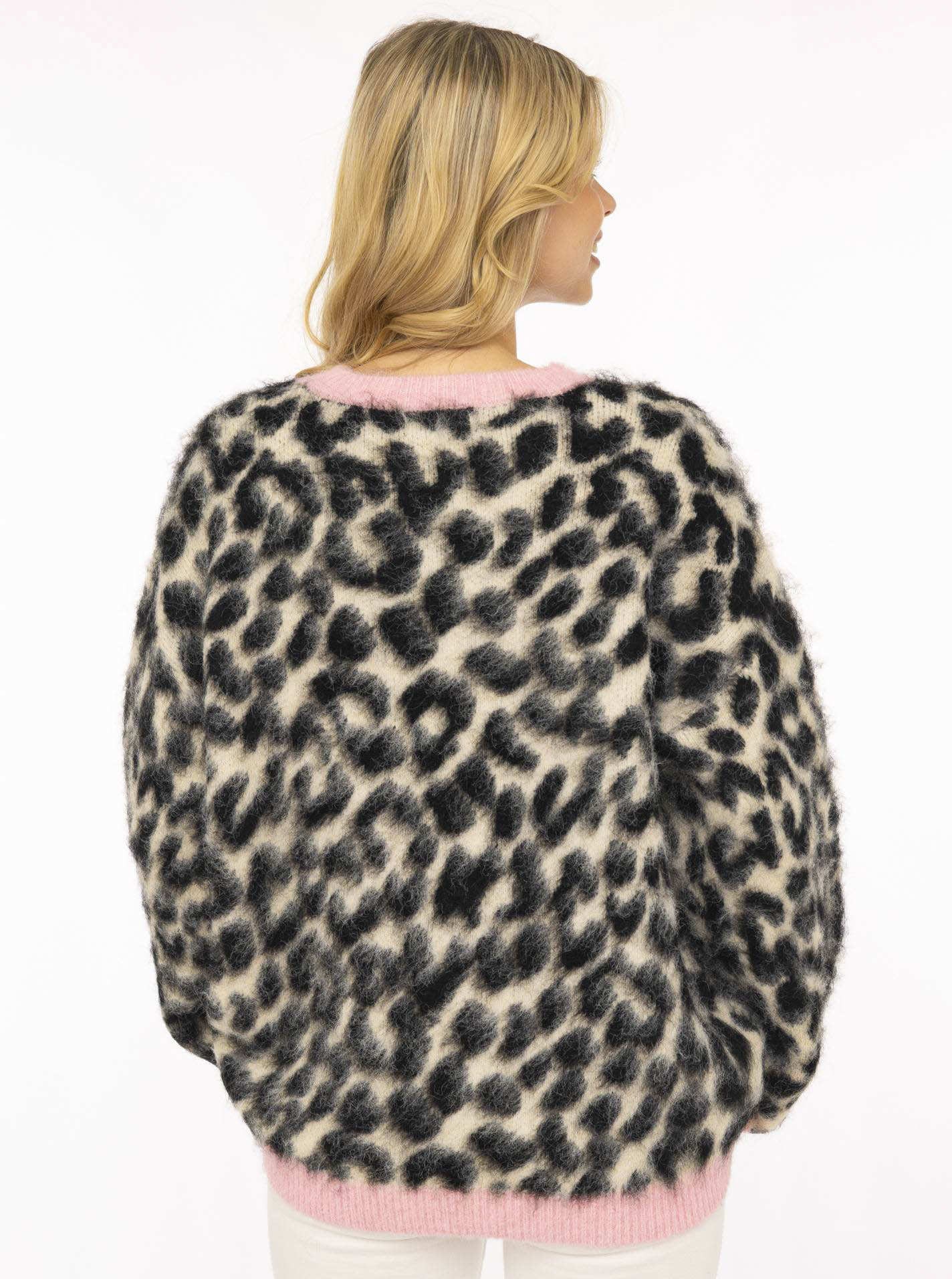 Zwillingsherz Strickpullover »"Fluffy Leo"« Rundhals, Leopardmuster, pinke Bündchen, oversize, Strick
