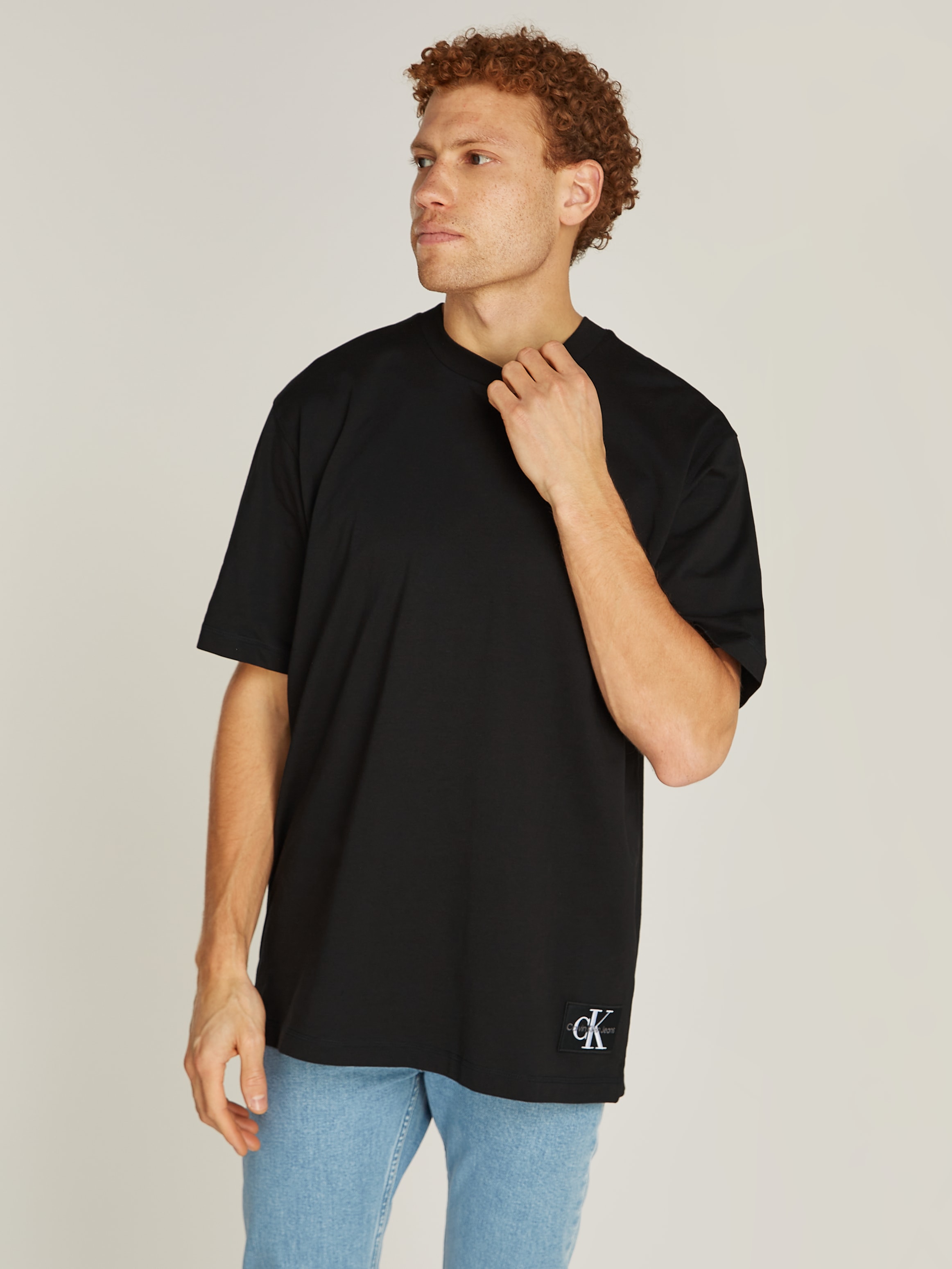 T-Shirt »BADGE RELAXED TEE«, mit Logopatch