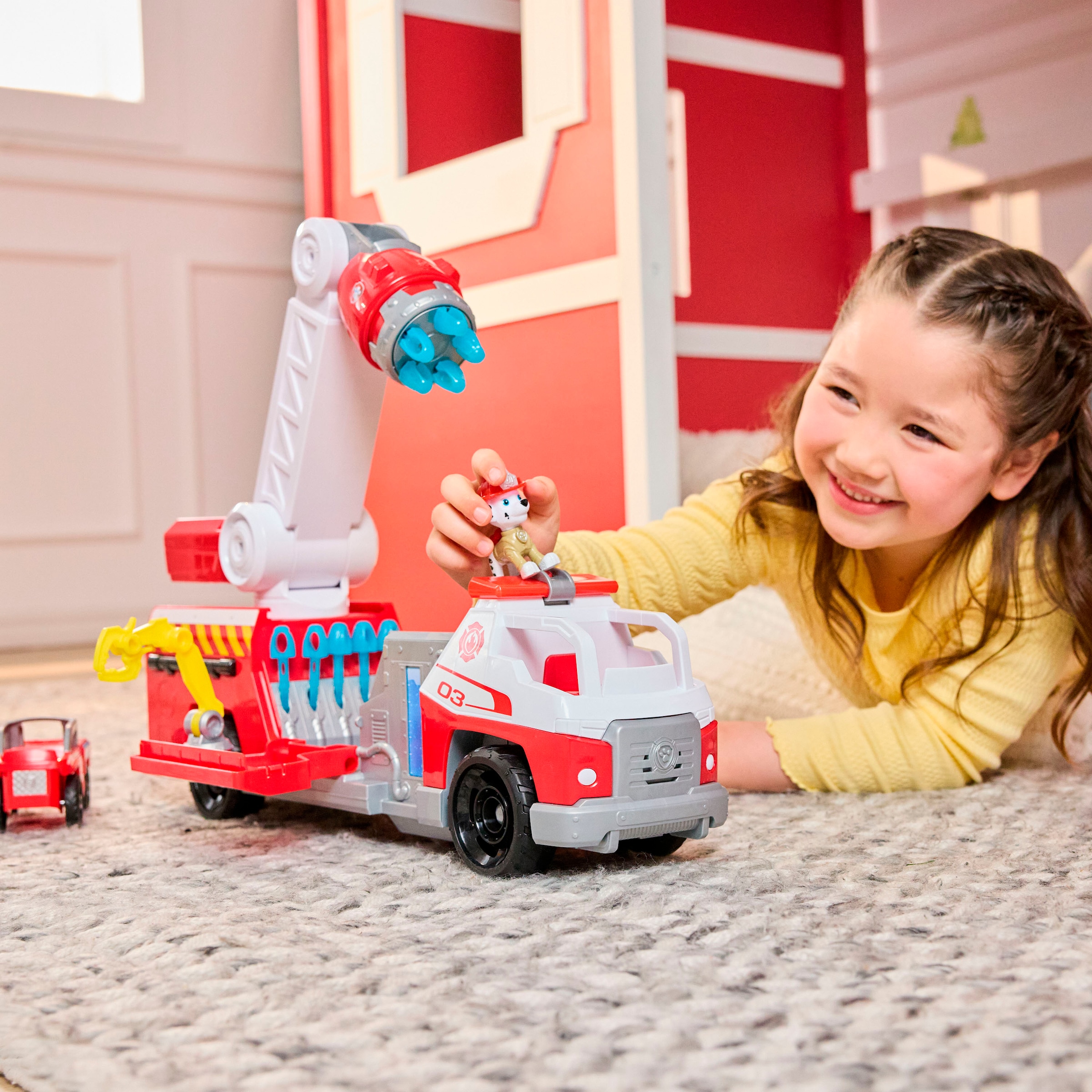 Spin Master Spielzeug-Feuerwehr »PAW Patrol Fire Rescue - Marshalls Deluxe Feuerwehr-Truck«, mit Licht und Sound