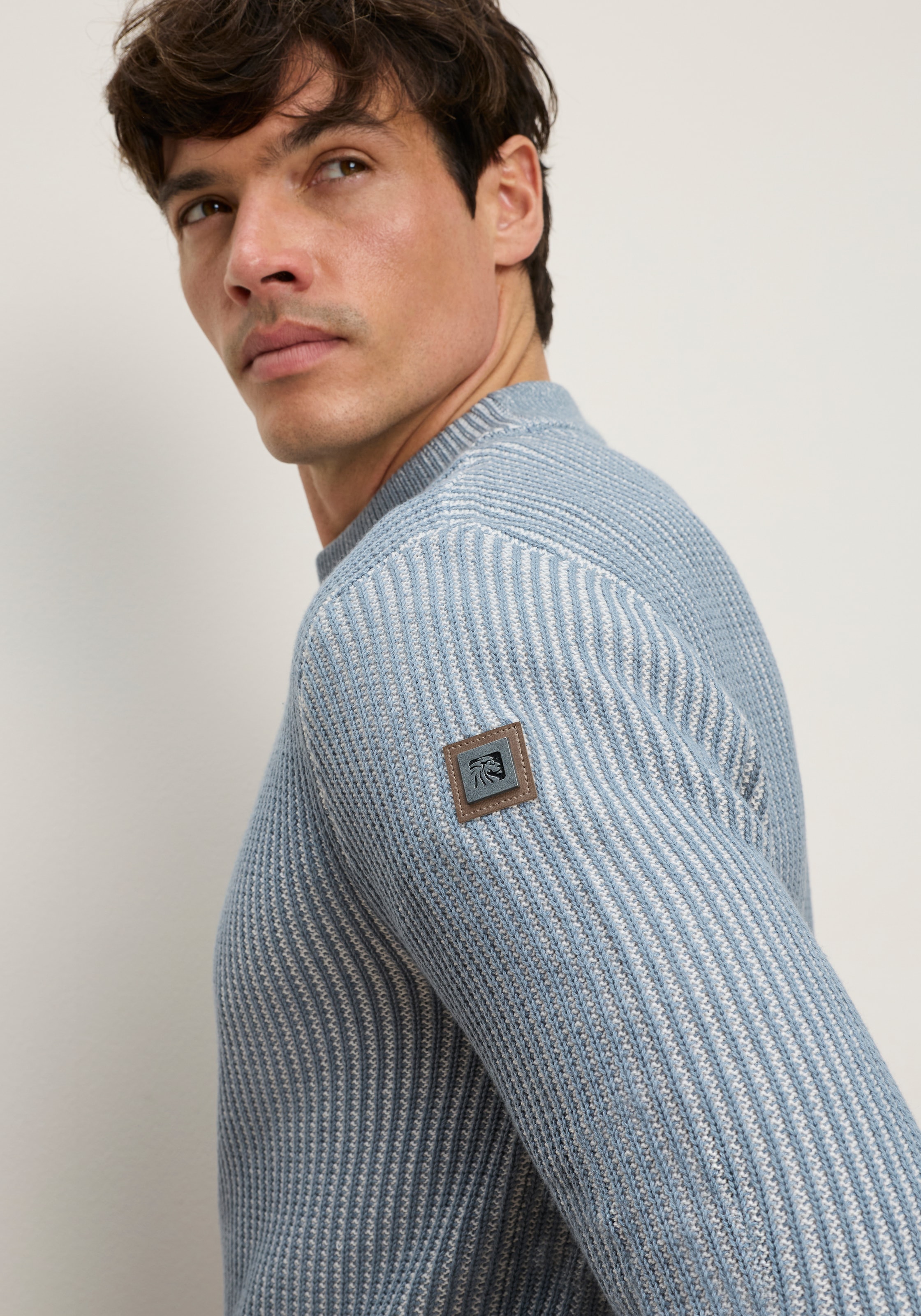 Man's World Stehkragenpullover »Neue Kollektion! Highlight 2-farbiger Struktureffekt« Strickmaterial, mit Rippbündchen am Ausschnitt, regular fit