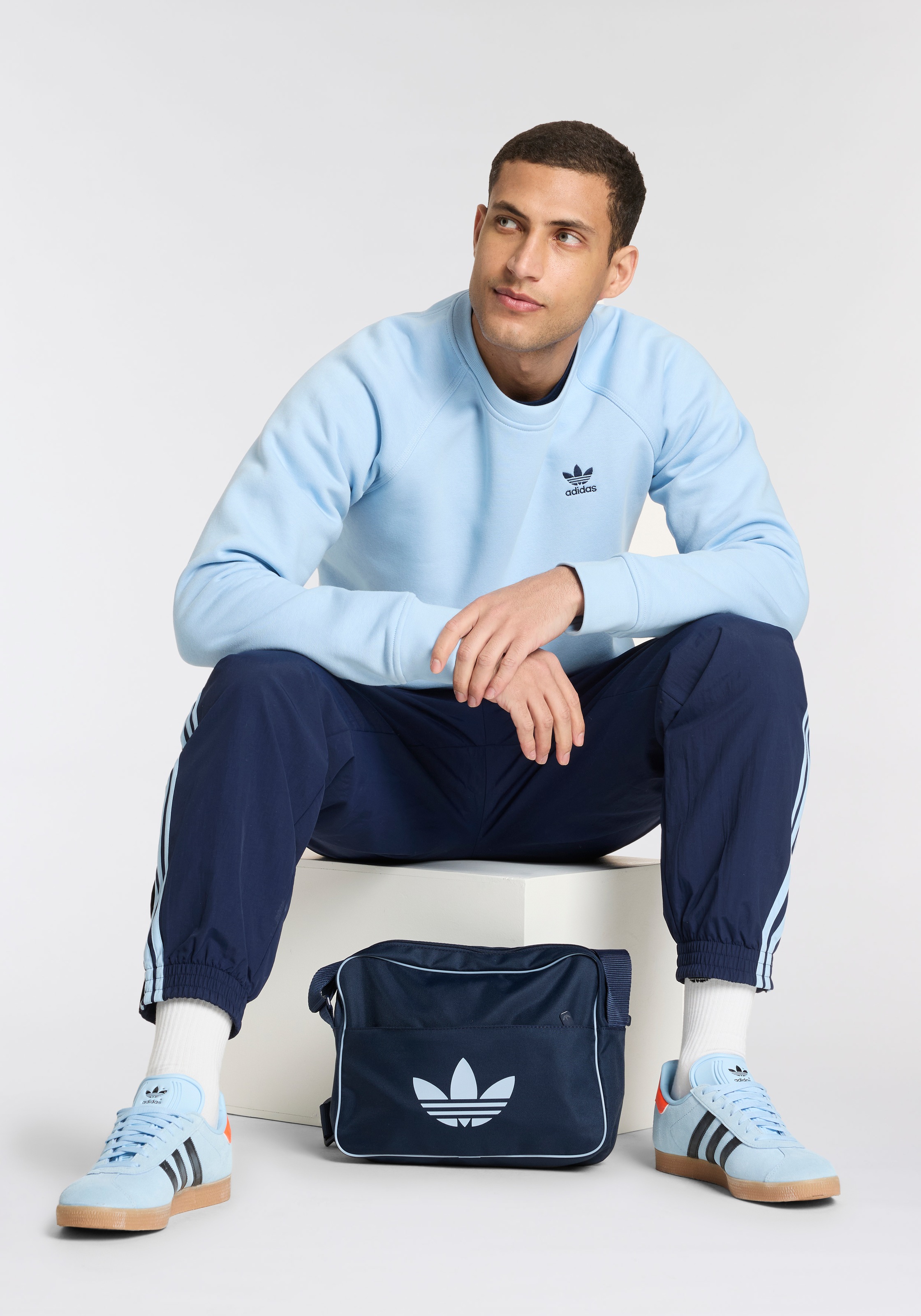 adidas Originals Sporttasche »AC AIRLINER«, Schultertasche im Retrolook
