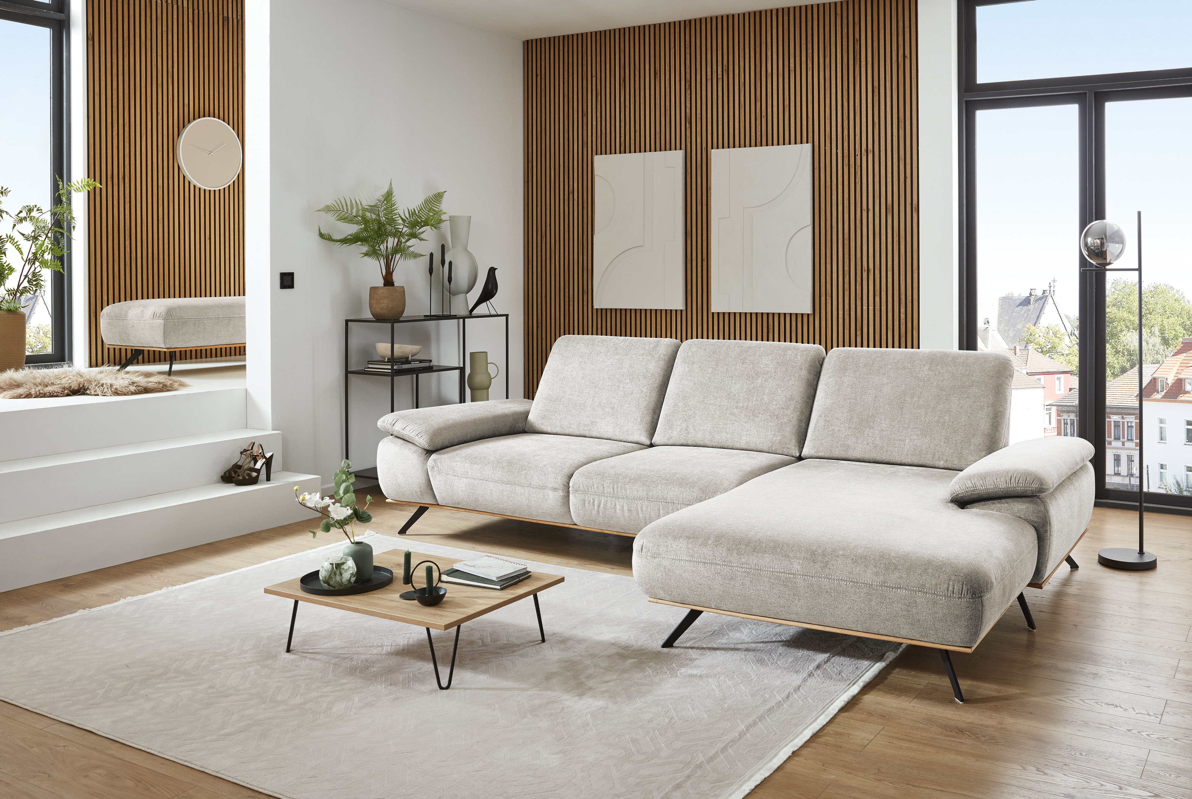Die PlanBar Ecksofa "ZE-EM18063, Breite 322 cm" wahlweise mit Sitztiefen- und Armteilverstellung