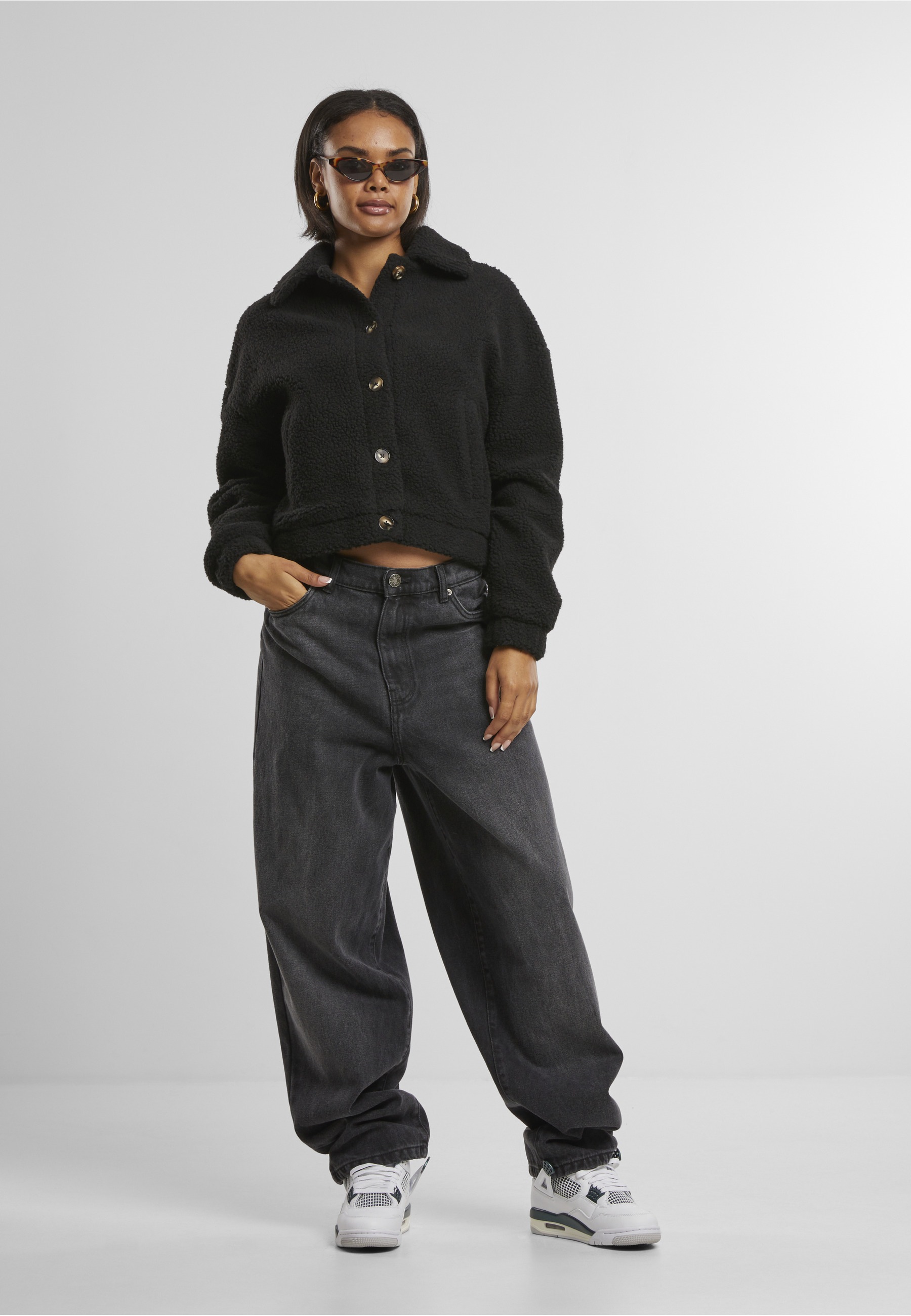 URBAN CLASSICS Allwetterjacke »Urban Classics Ladies Short Sherpa Button Jacket« 1 Stk. tlg. ohne Kapuze