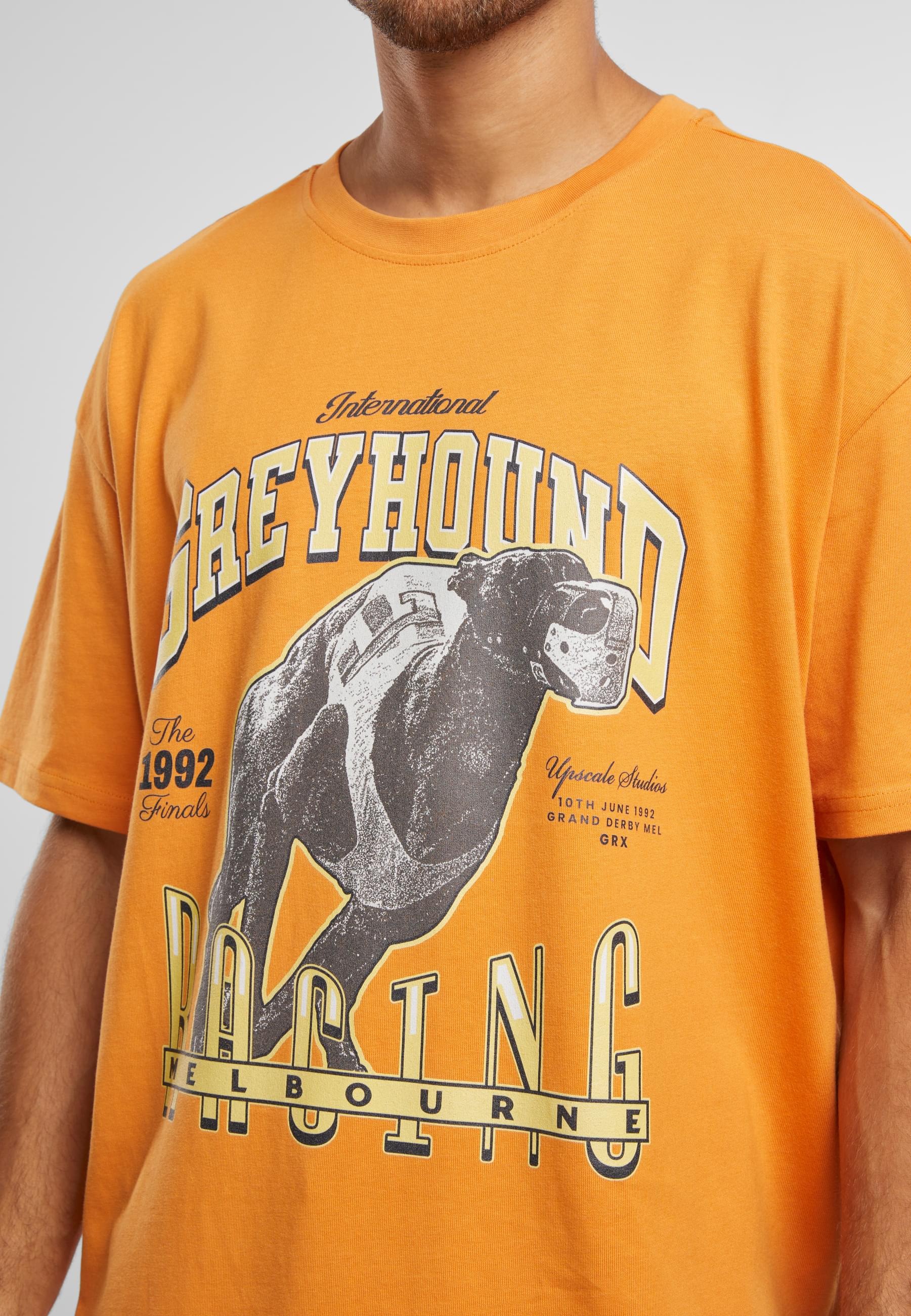 MisterTee T-Shirt »MisterTee Greyhound Racing Oversize Tee«, (1 tlg.)