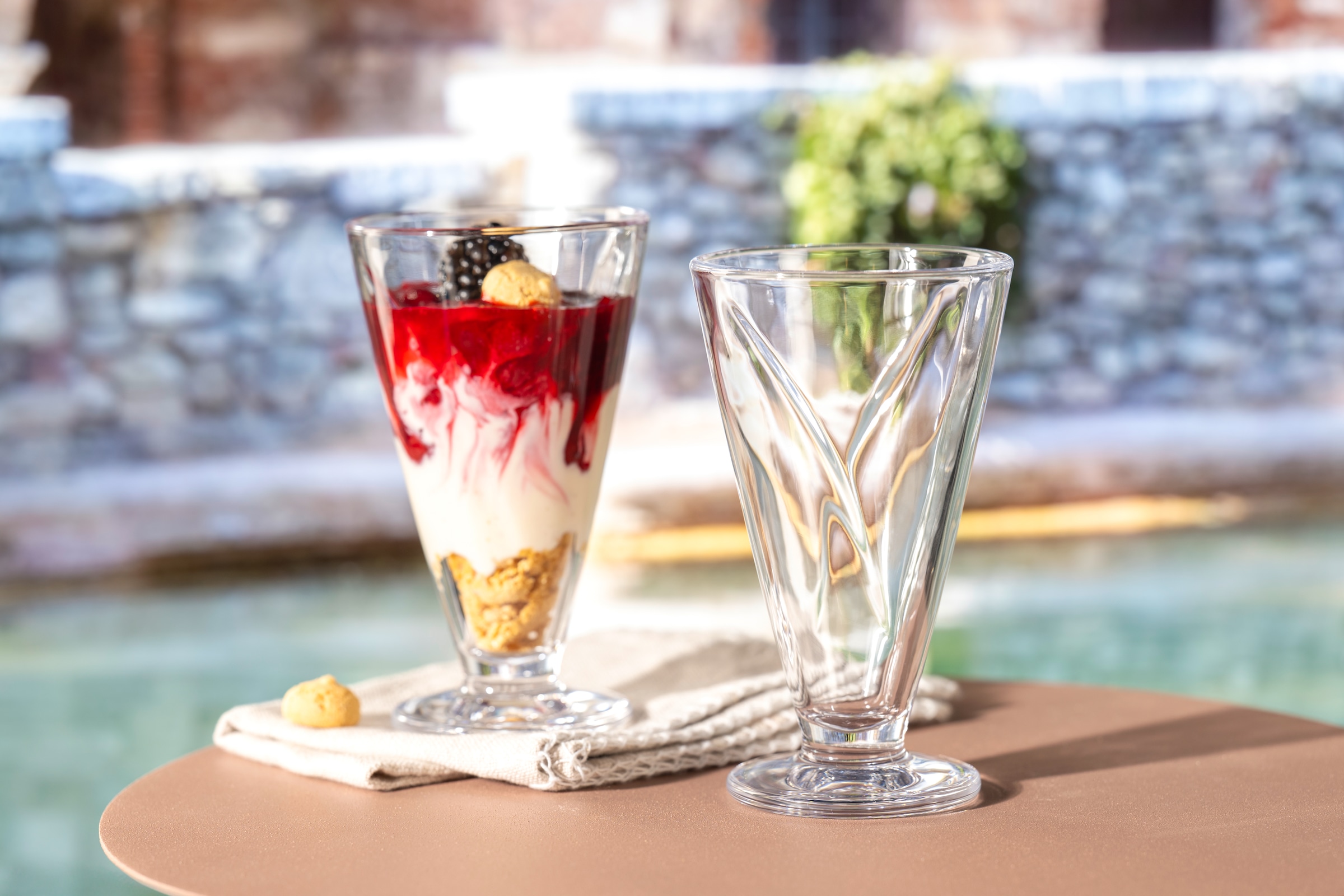 LEONARDO Eisschale »CONO, Eisbecher aus Glas, 360 ml, 4er-Set«, 4 tlg., aus Glas, spülmaschinengeeignet