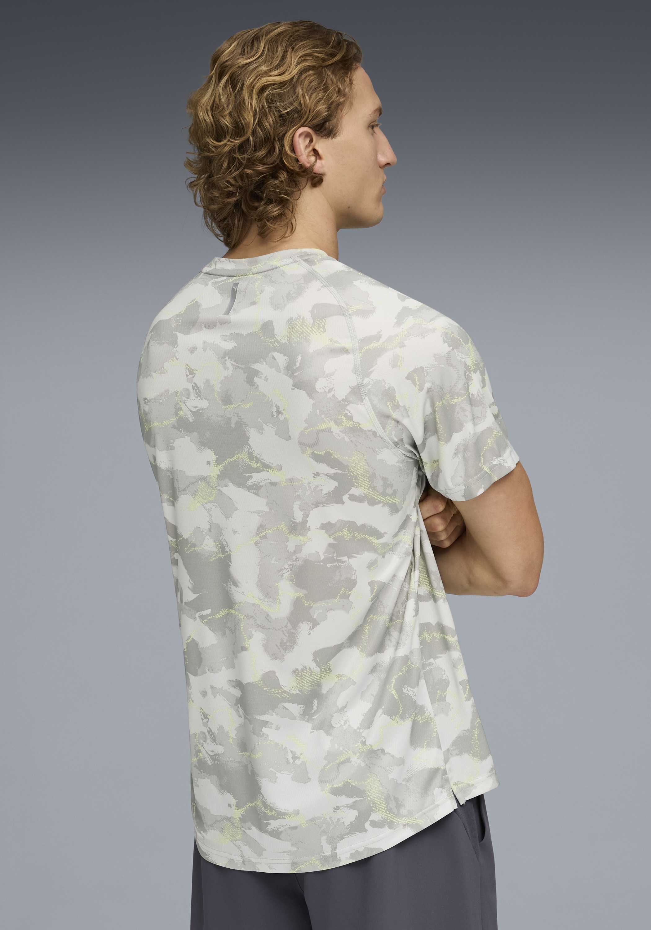 PUMA Trainingsshirt "M PWRTRAIN AOP TEE" Regular Fit, kurze Ärmel, für Fitn günstig online kaufen