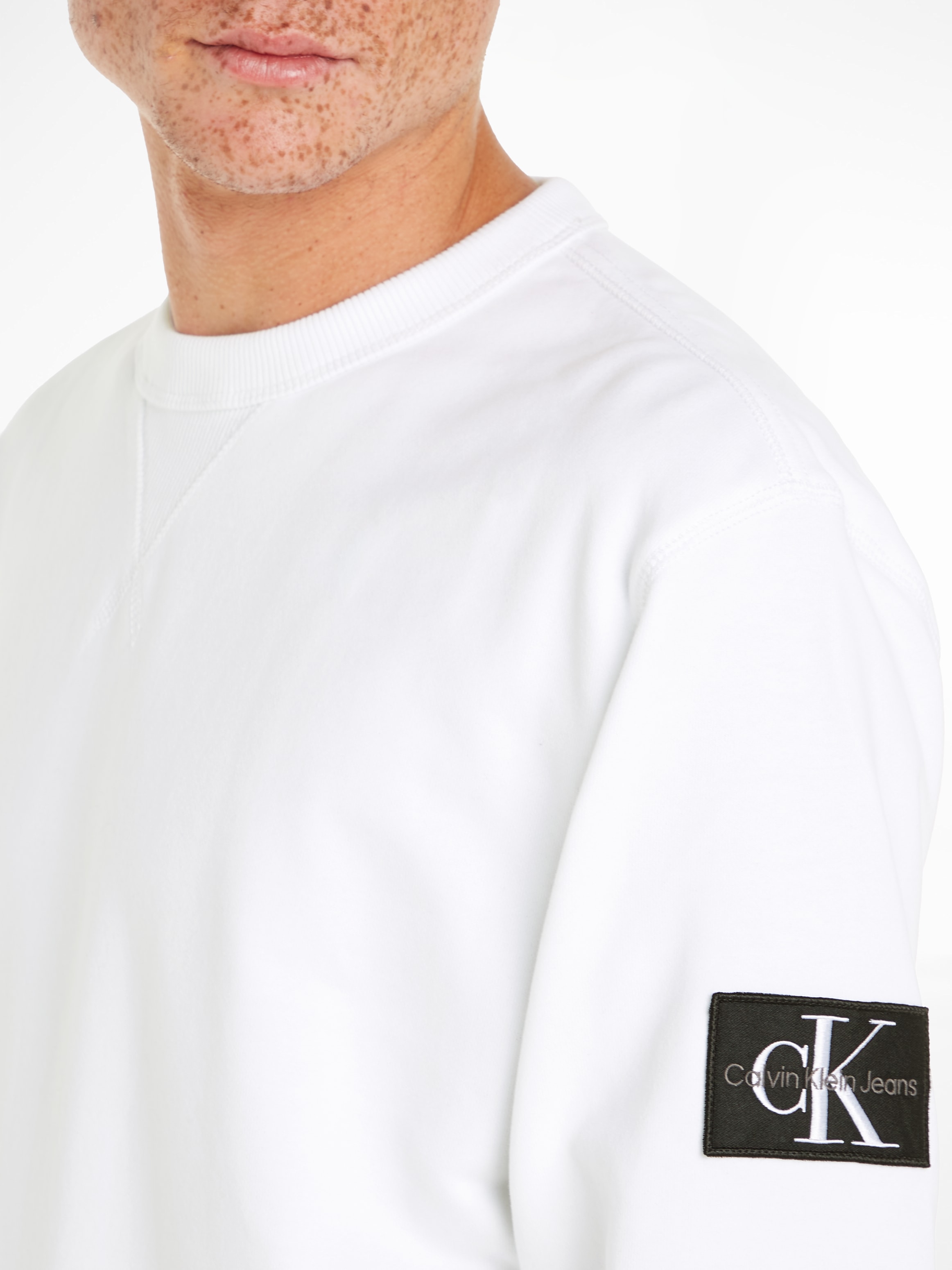 Calvin Klein Jeans Sweatshirt »BADGE CREW NECK«, mit Logopatch