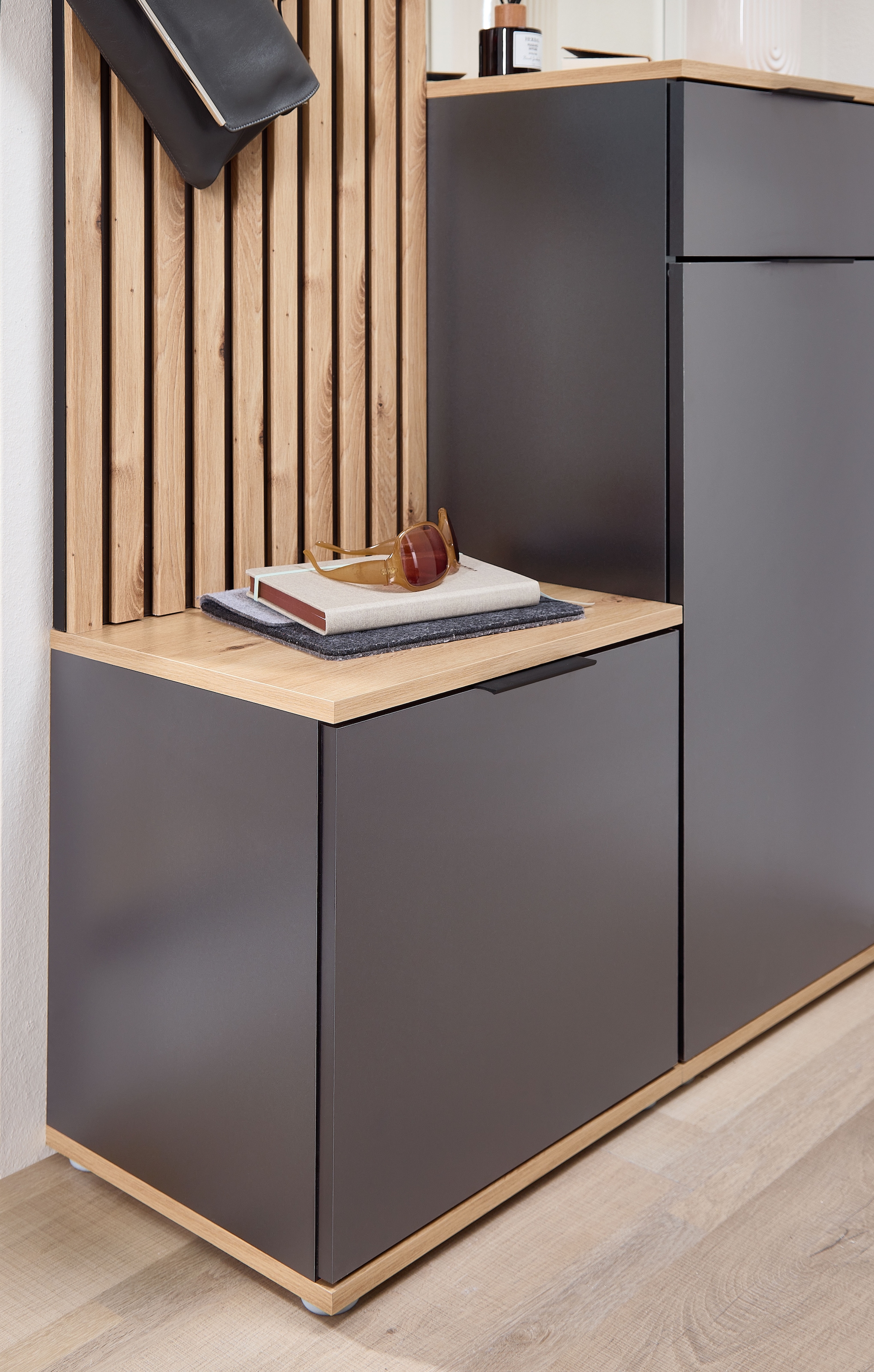 HBZ Kompaktgarderobe »Simple mit Spiegel, Flurgarderobe BxHxT 88x195x35 cm«, (4 St.), mit Bank, Paneel, Schuhkommode mit Schubkasten und Spiegel