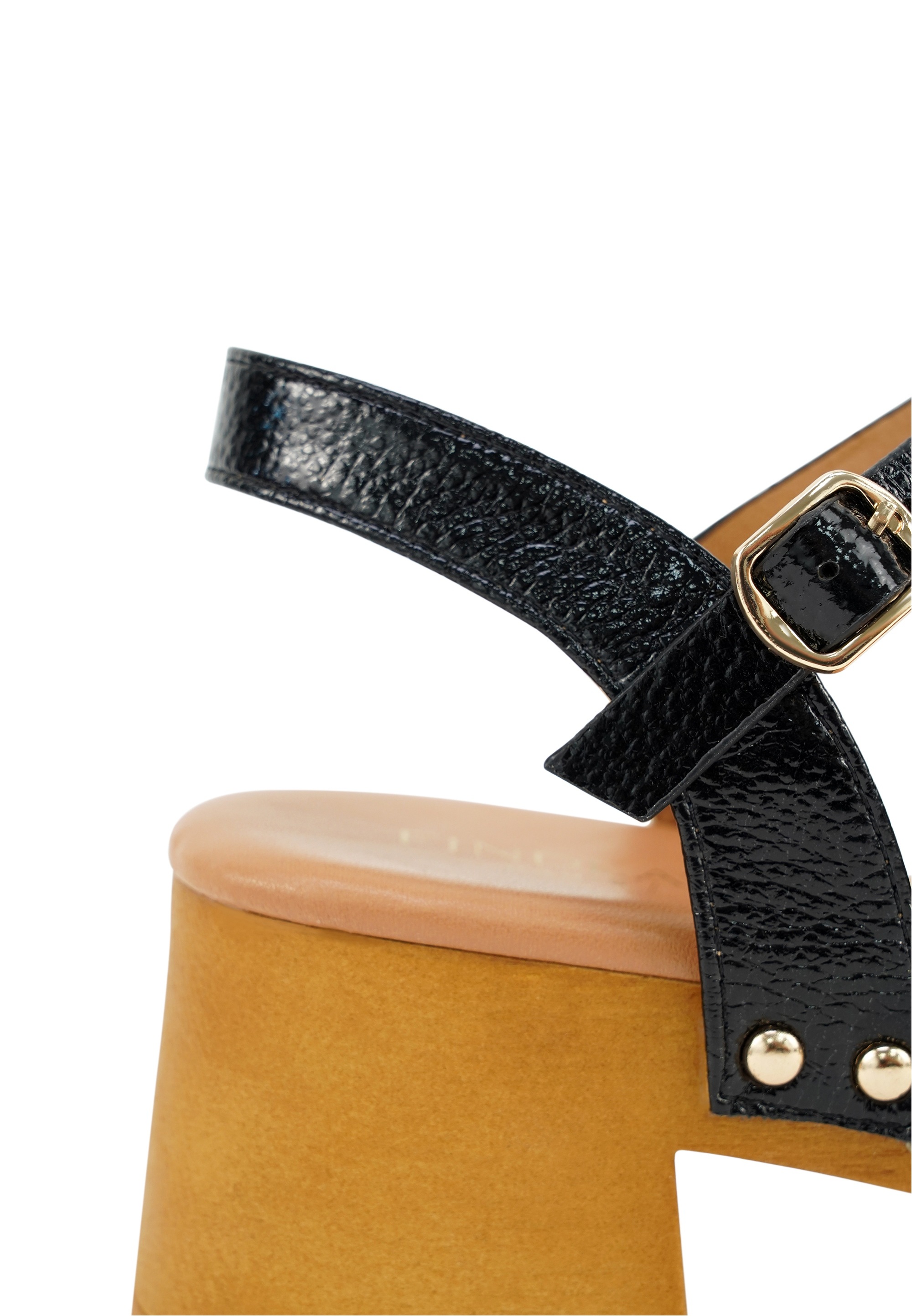 Findlay Sandale »CAELI«  in Lackoptik mit Nieten