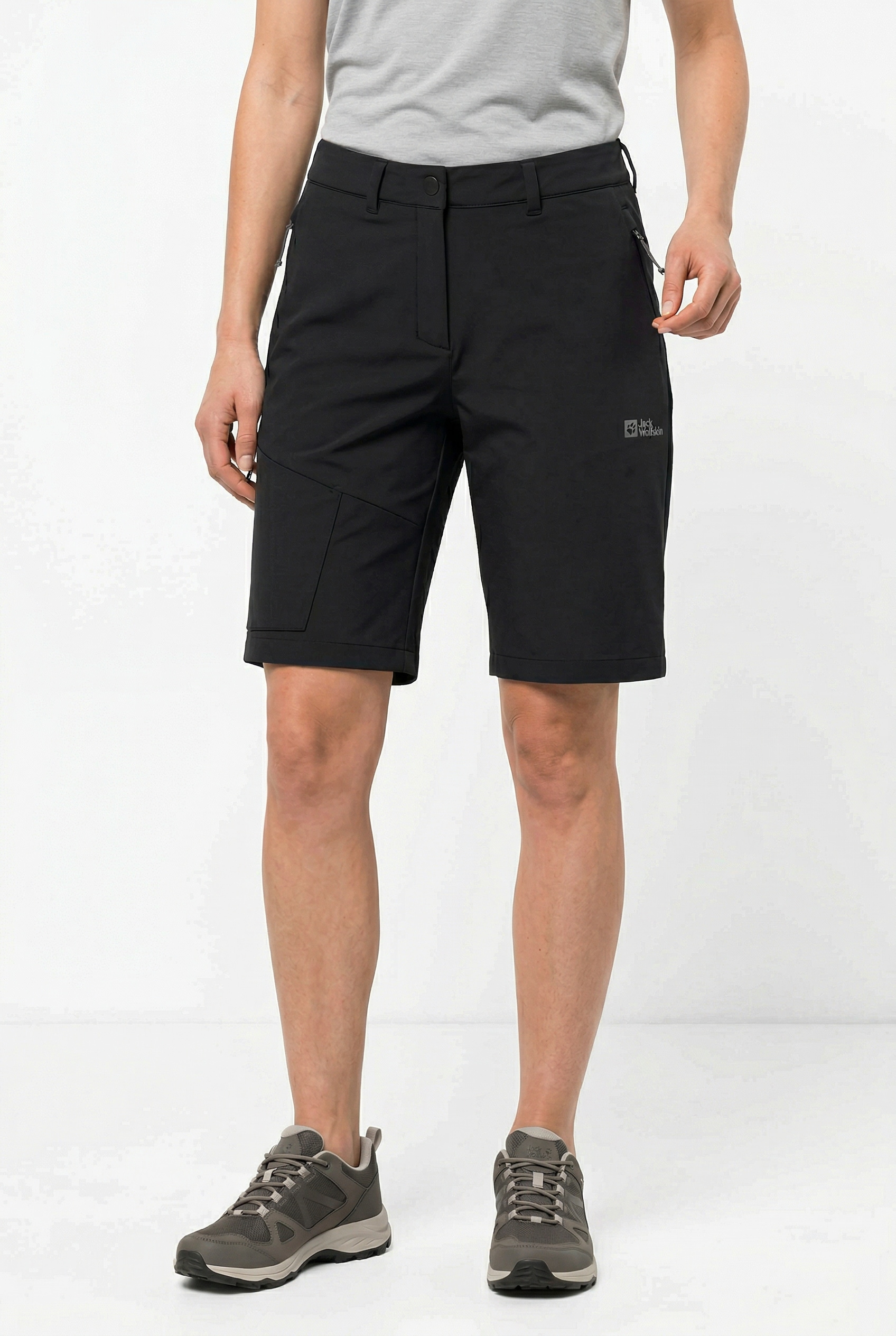 Jack Wolfskin Shorts "PICO TRAIL SHORTS W" mit zwei Hüfttaschen, winddicht, atmungsaktiv, längerer Bermudaschnitt
