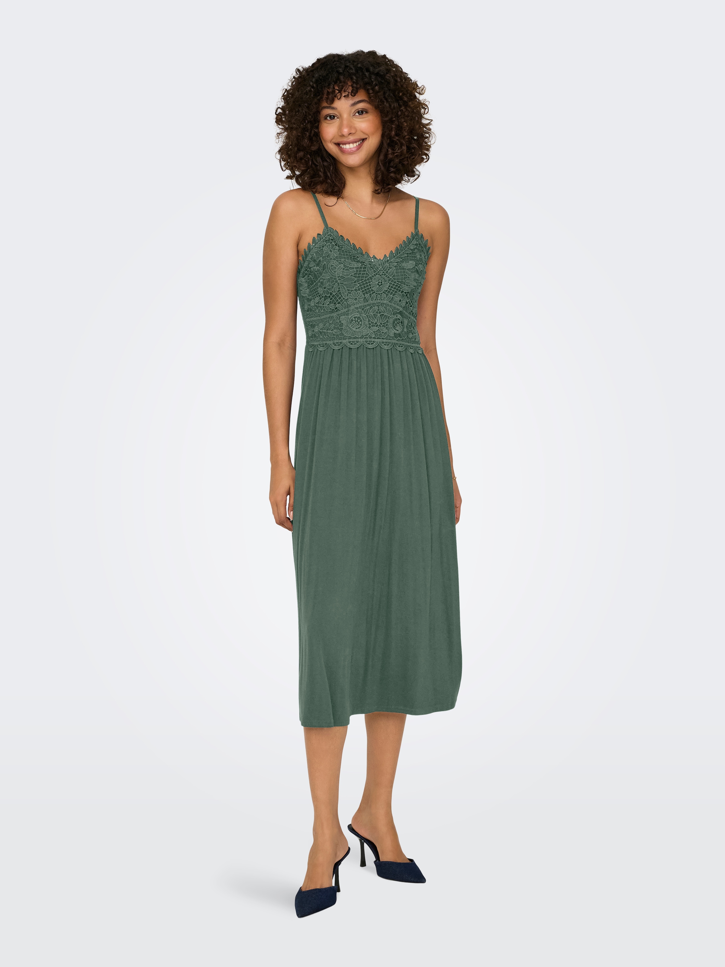 ONLY Spaghettikleid "ONLHONEY STRAP DRESS JRS" Viskosemischung, regular fit