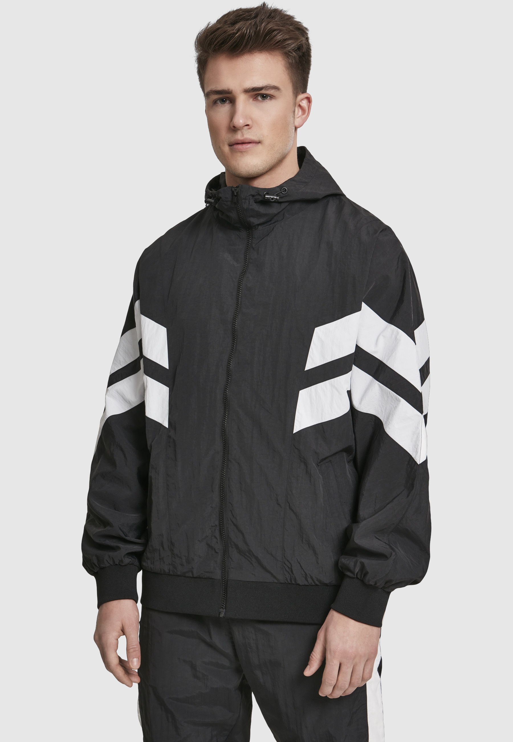 URBAN CLASSICS Allwetterjacke »Urban Classics Herren Crinkle Panel Track Jacket« 1 Stk. tlg. mit Kapuze