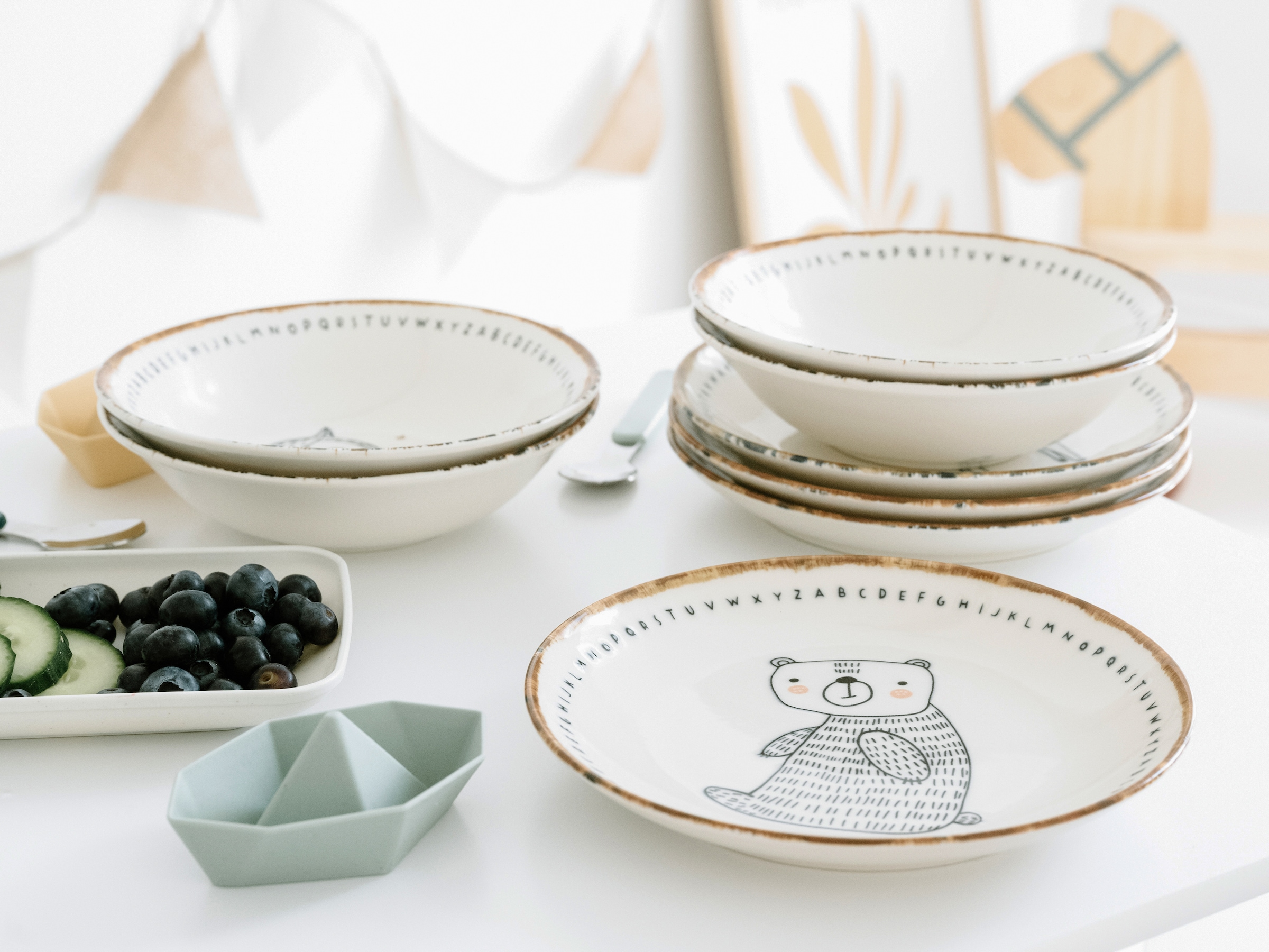 CreaTable Teller-Set »Freunde des Waldes Bunt, Teller Set 8-tlg.« Tiermotive, skandinavischer Stil, unregelmäßiger brauner Rand