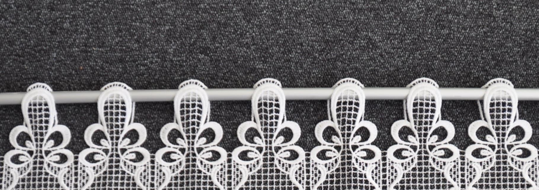 Stickereien Plauen Scheibengardine »Scheibengardine Farisa« Stangendurchzug 1 Stk. tlg.