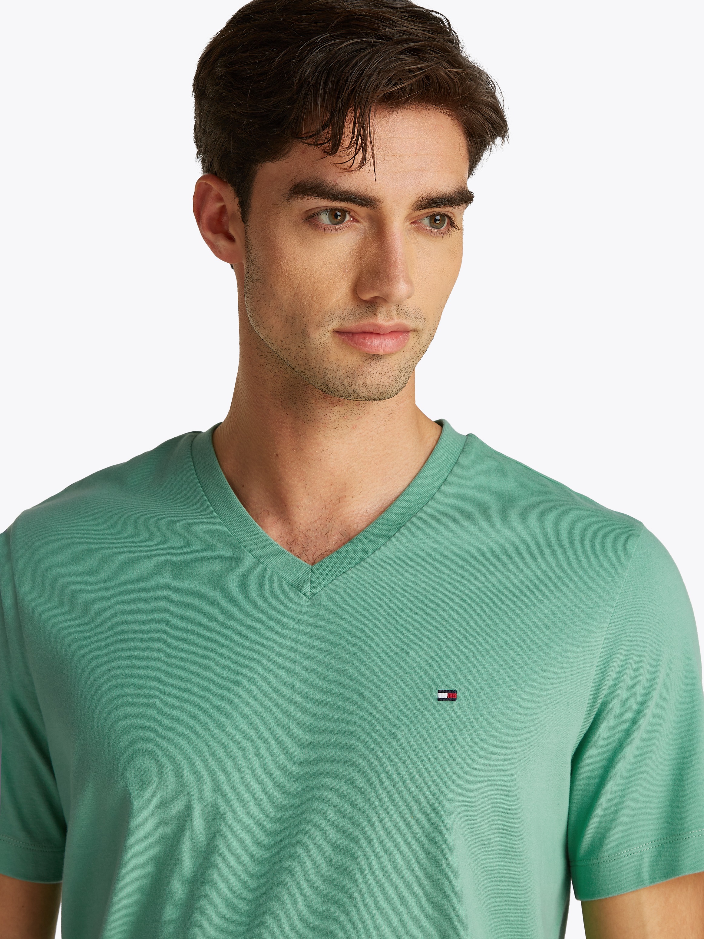 Tommy Hilfiger V-Shirt "ESSENTIAL V-NECK TEE mit V-Ausschnitt und Markenlab günstig online kaufen