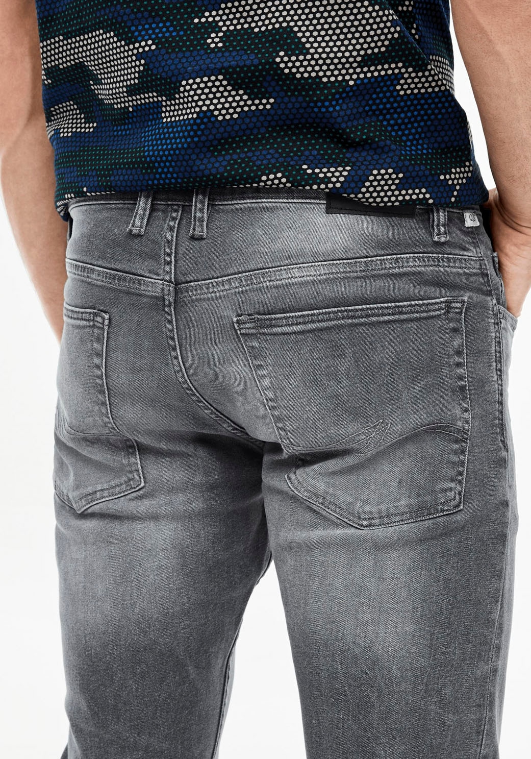 QS 5-Pocket-Jeans, mit leichten Abriebeffekten