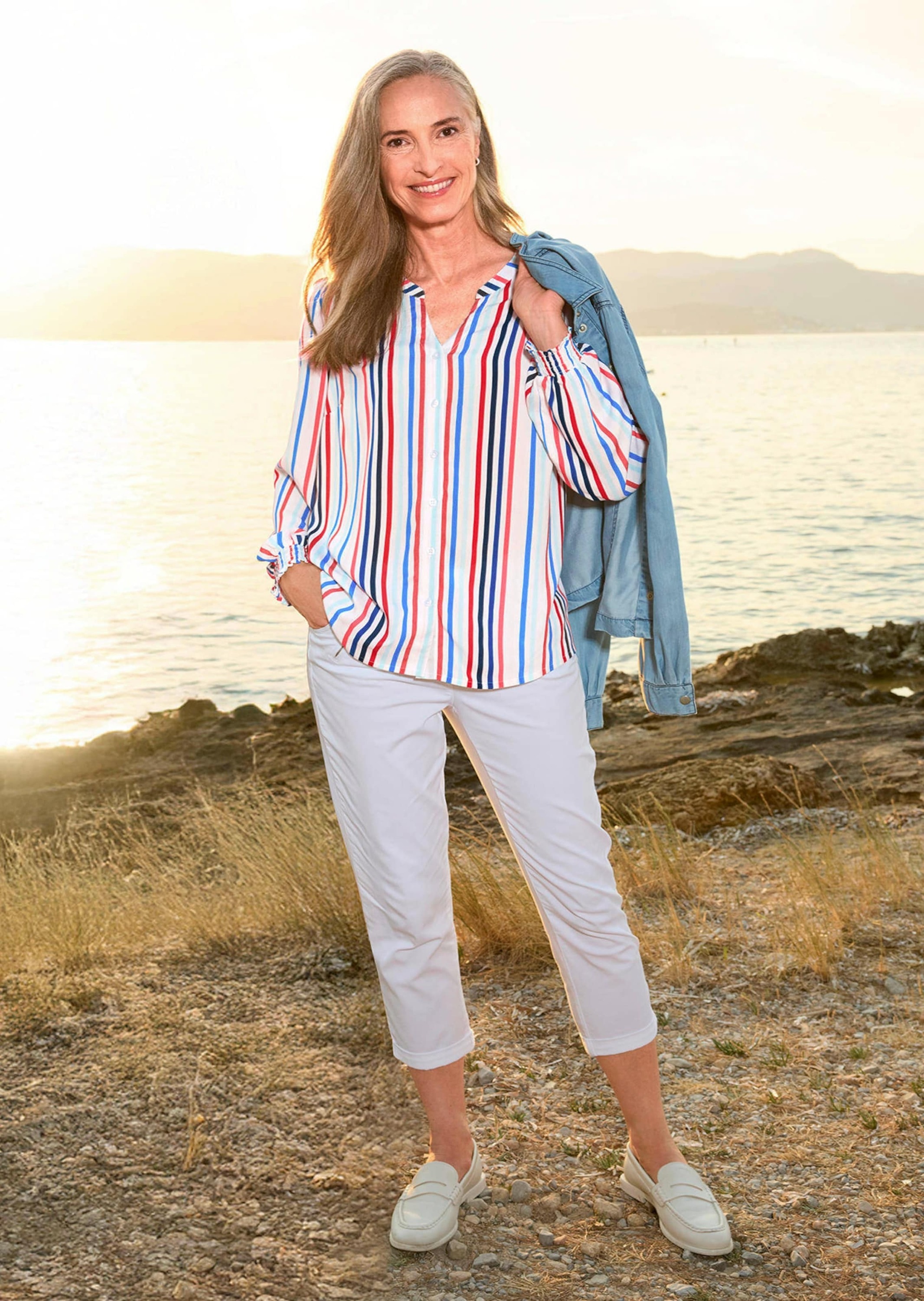 Klassische Bluse GOLDNER "Streifenbluse mit Smokdetails", Damen, Gr. 48, blau (blau, koralle, weiß, gestreift), Obermaterial: 100% Viskose CV., figurumspielend, Blusen Bluse, Sattel an Schulter und Rückteil 2