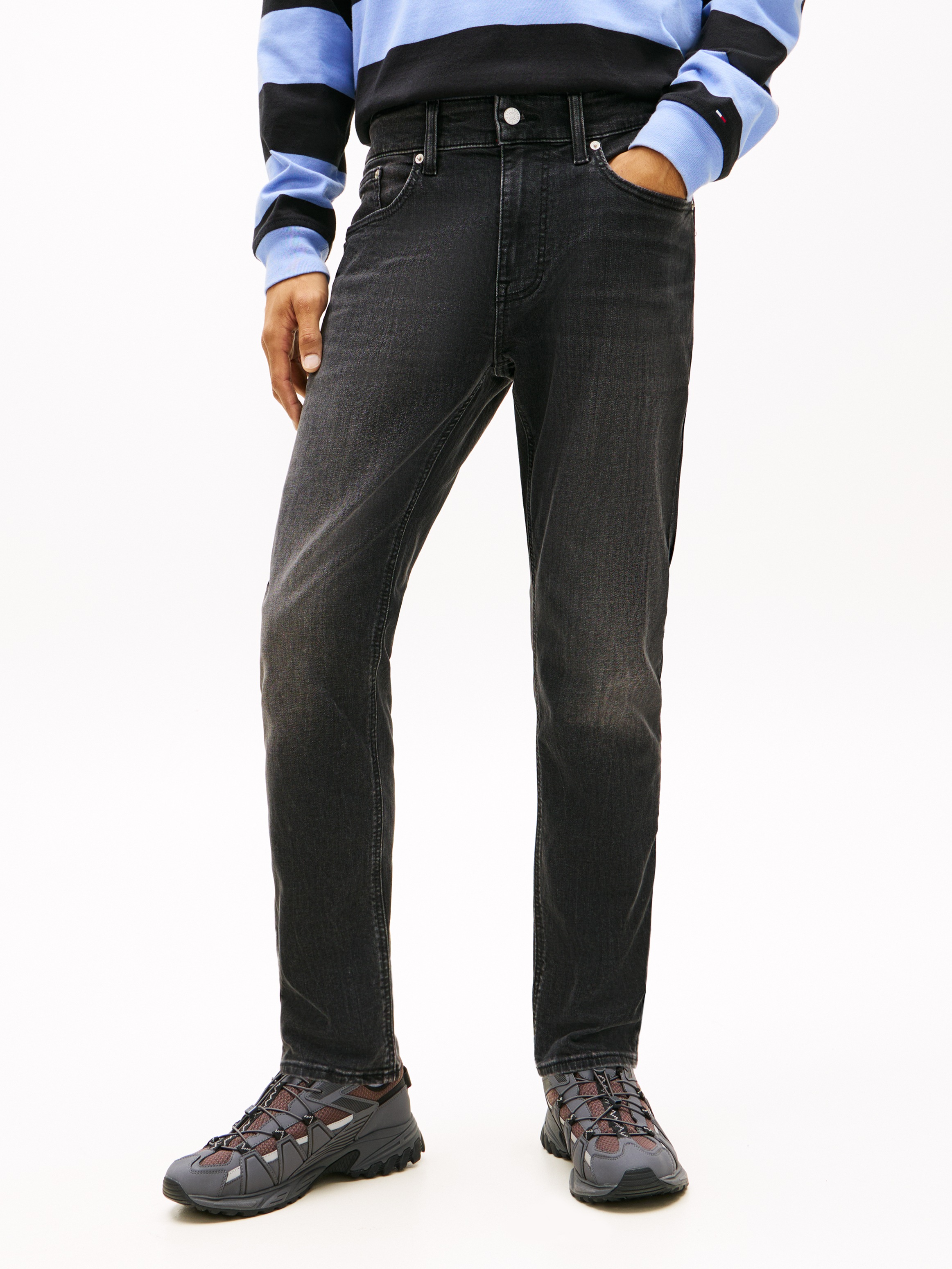 Tommy Jeans Tapered-fit-Jeans "Austim Slim Tapered" mit Logostickereien günstig online kaufen