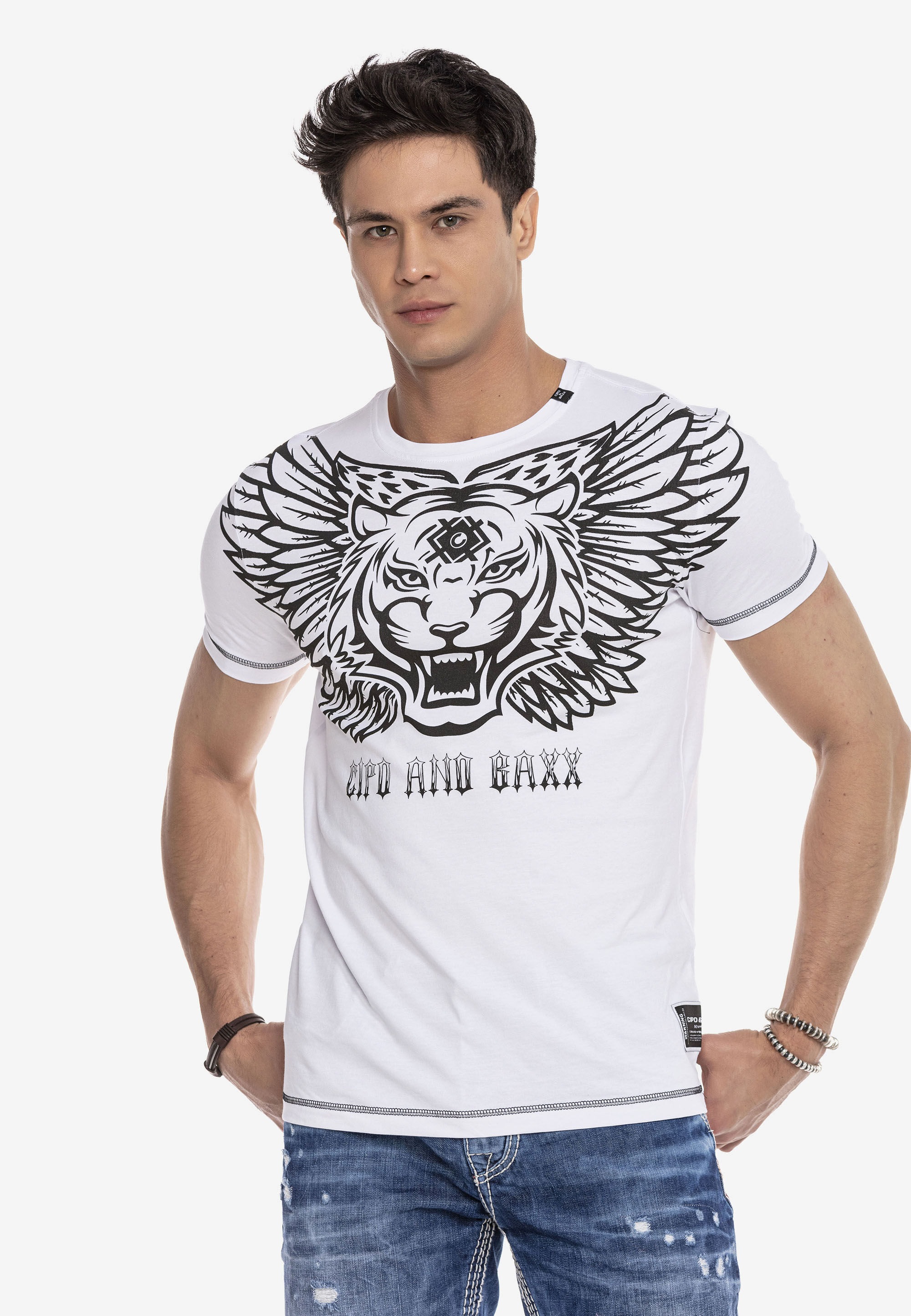 Cipo & Baxx T-Shirt »T-Shirt«, mit trendigem Frontprint als Highlight
