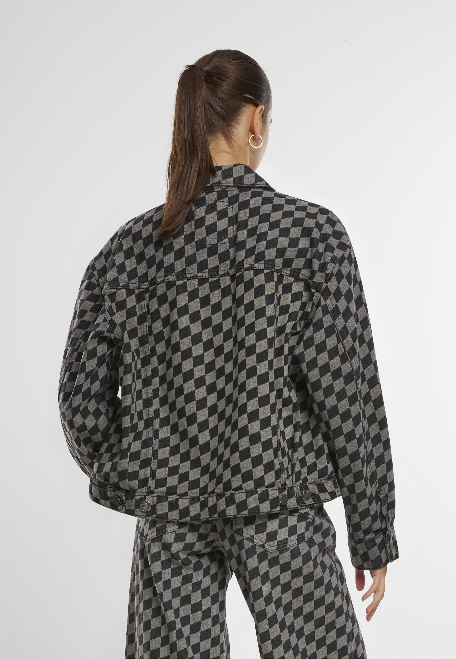 URBAN CLASSICS Jeansjacke »Urban Classics Ladies 80‘s Oversized Laser Printed Denim Jacket« 1 Stk. tlg. ohne Kapuze