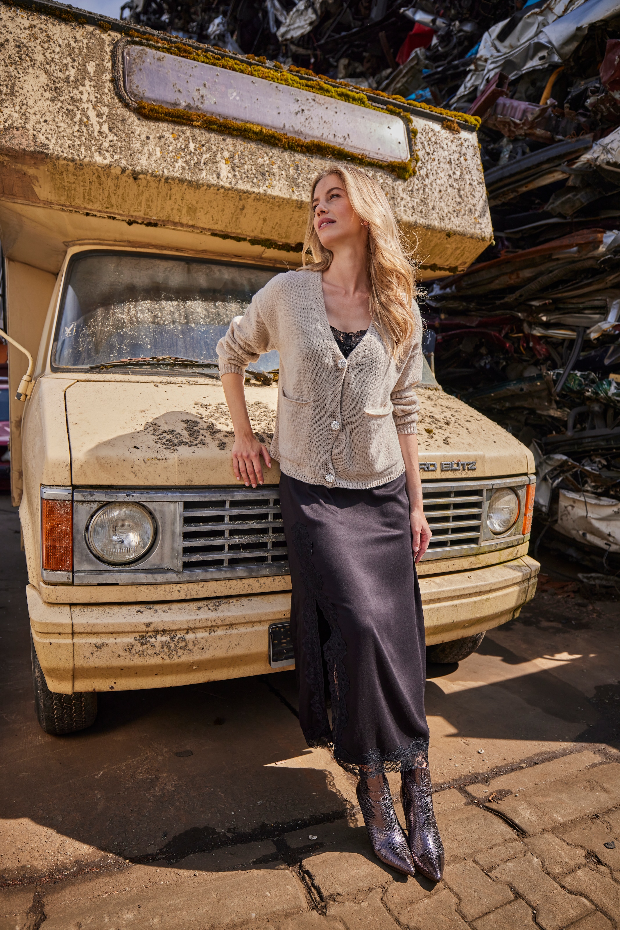 Aniston CASUAL Maxikleid aufwändig mit Spitze verziert - NEUE KOLLEKTION