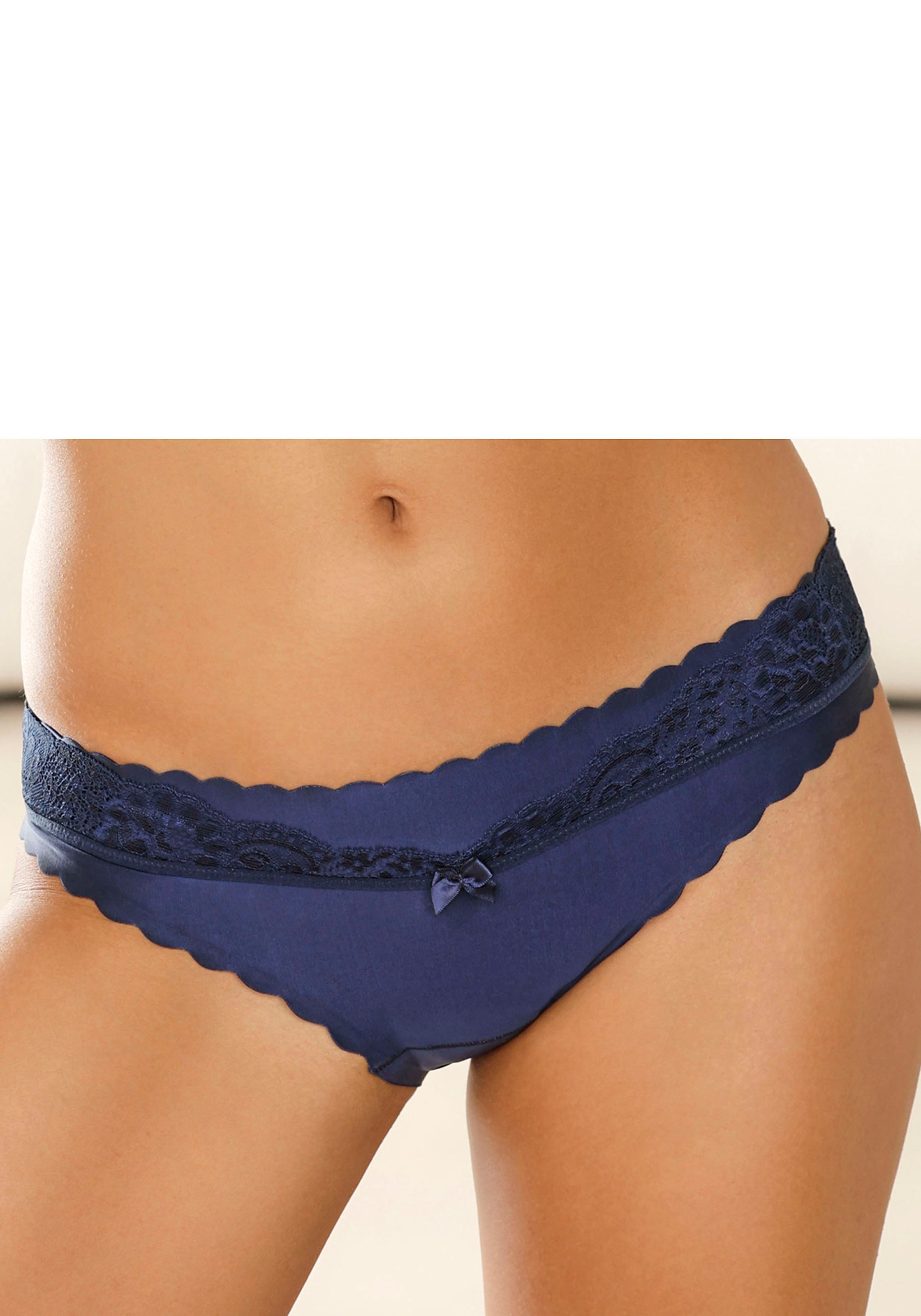 LASCANA Bikinislip, mit extra flachen Kanten und feiner Spitze