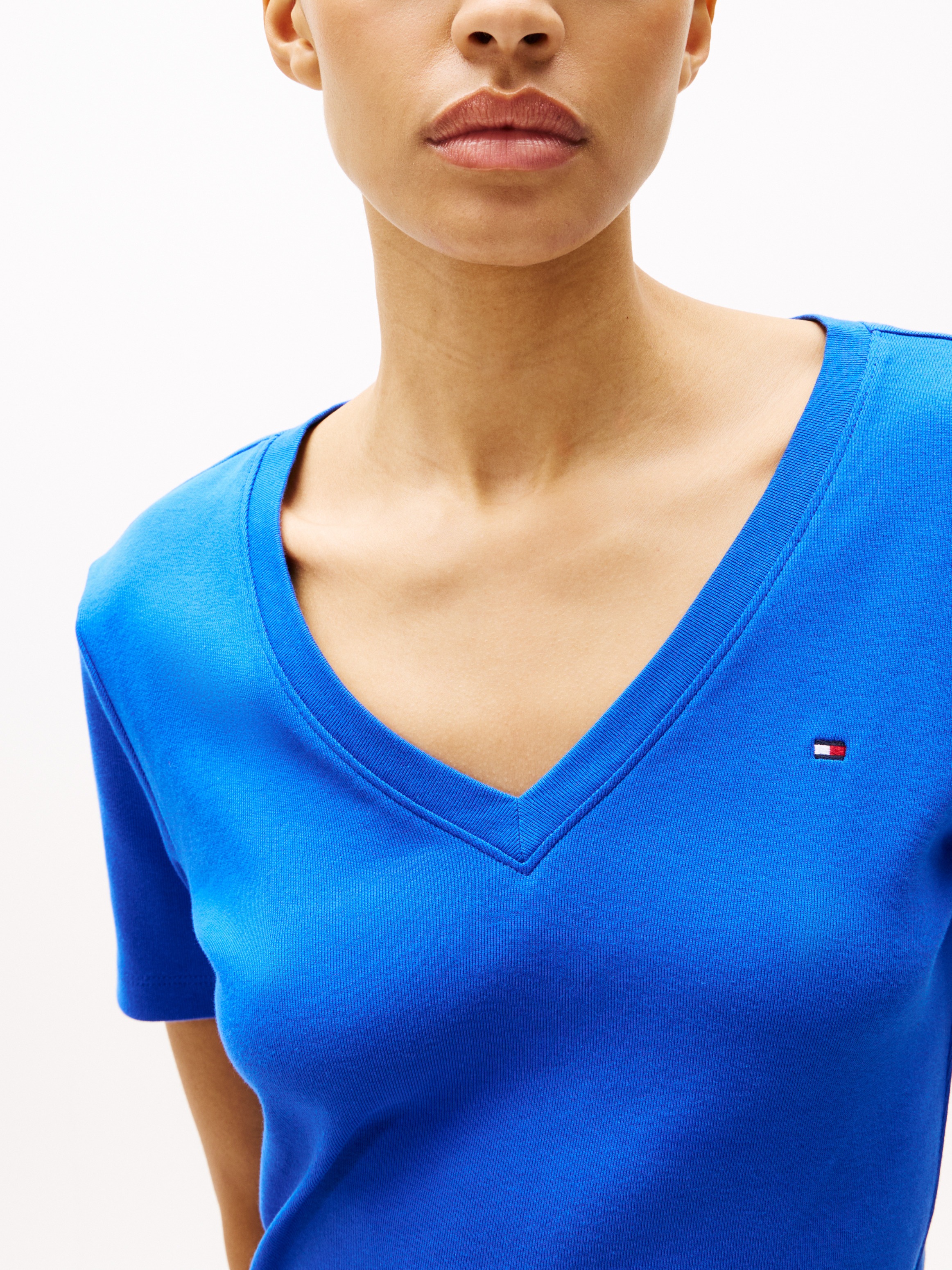 Tommy Hilfiger T-Shirt "SLIM CODY V-NK SS", mit Logostickerei günstig online kaufen