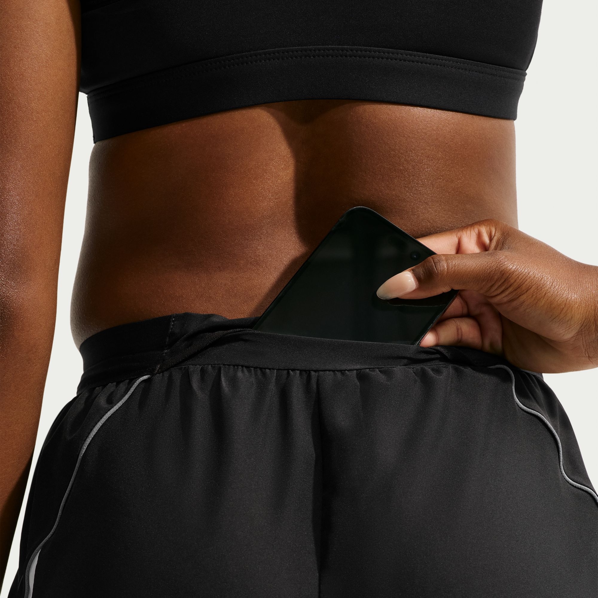 Nike Laufshorts »W NK SWOOSH DF SHORT«  für den Sportbereich, mit Bewegungsfreiheit, sportlicher Schnitt
