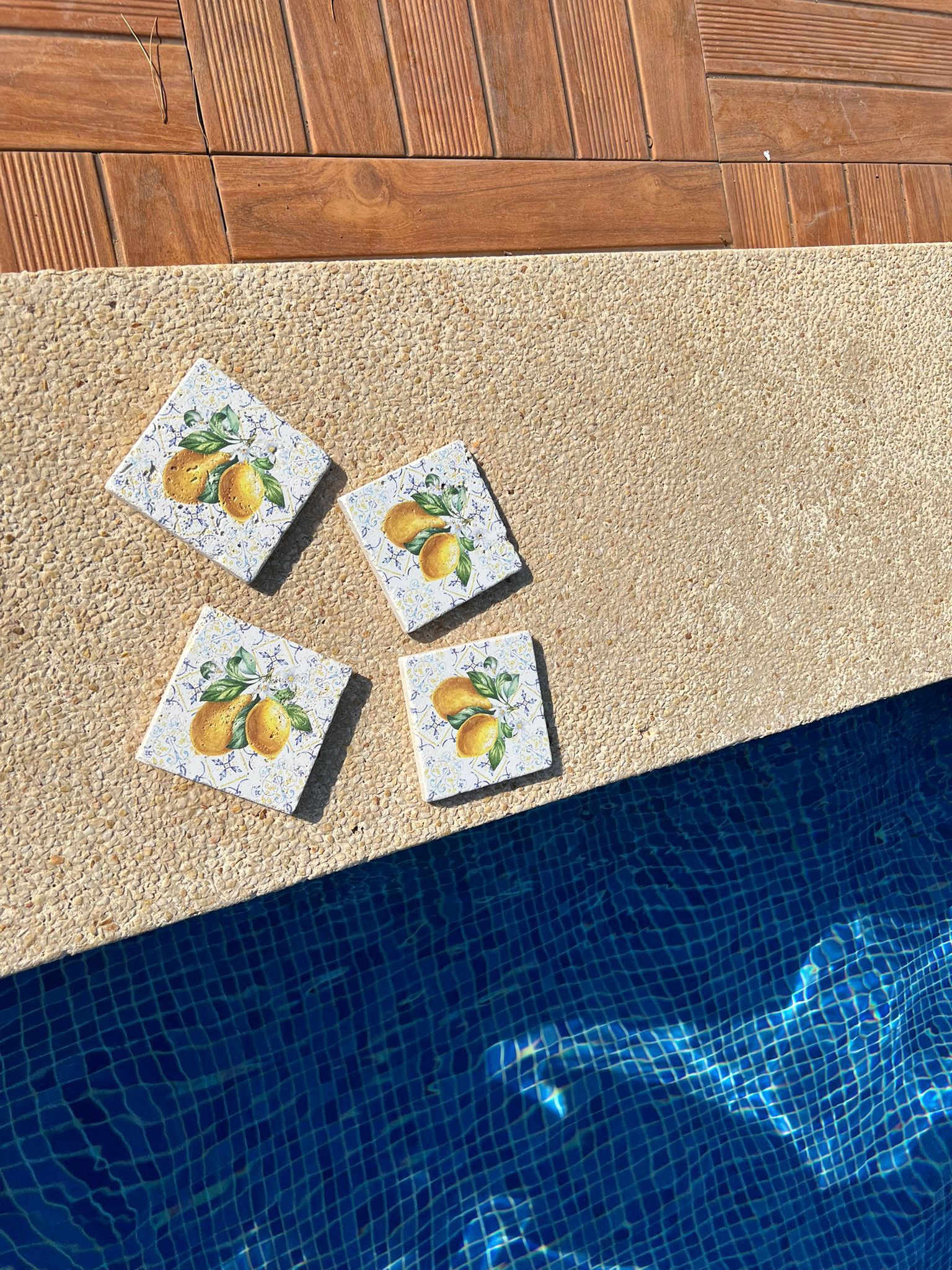 queence Getränkeuntersetzer »Zitronen Mosaik Motiv Fliesen Steine«, (Set, 4 tlg.), Zitronen Set Topfuntersetzer Naturstein Untersetzer 10x10x1cm