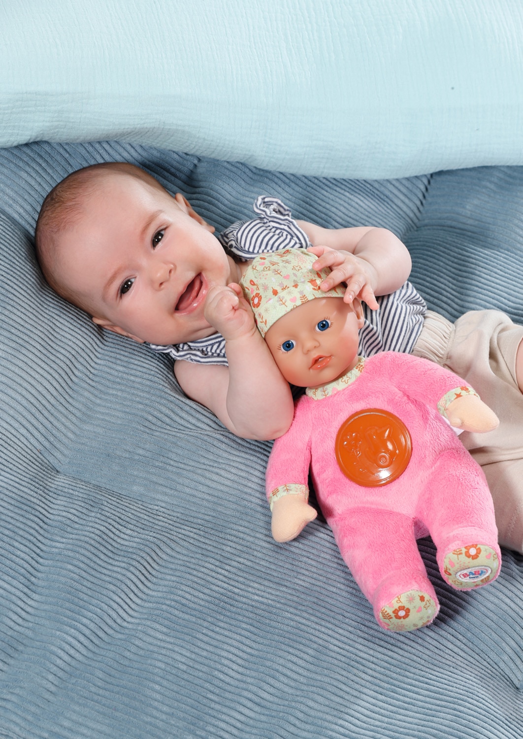 Baby Born Babypuppe »Nightfriends for babies, 30 cm«, mit Nachtlichtfunktion und Mütze mit Blumenmuster