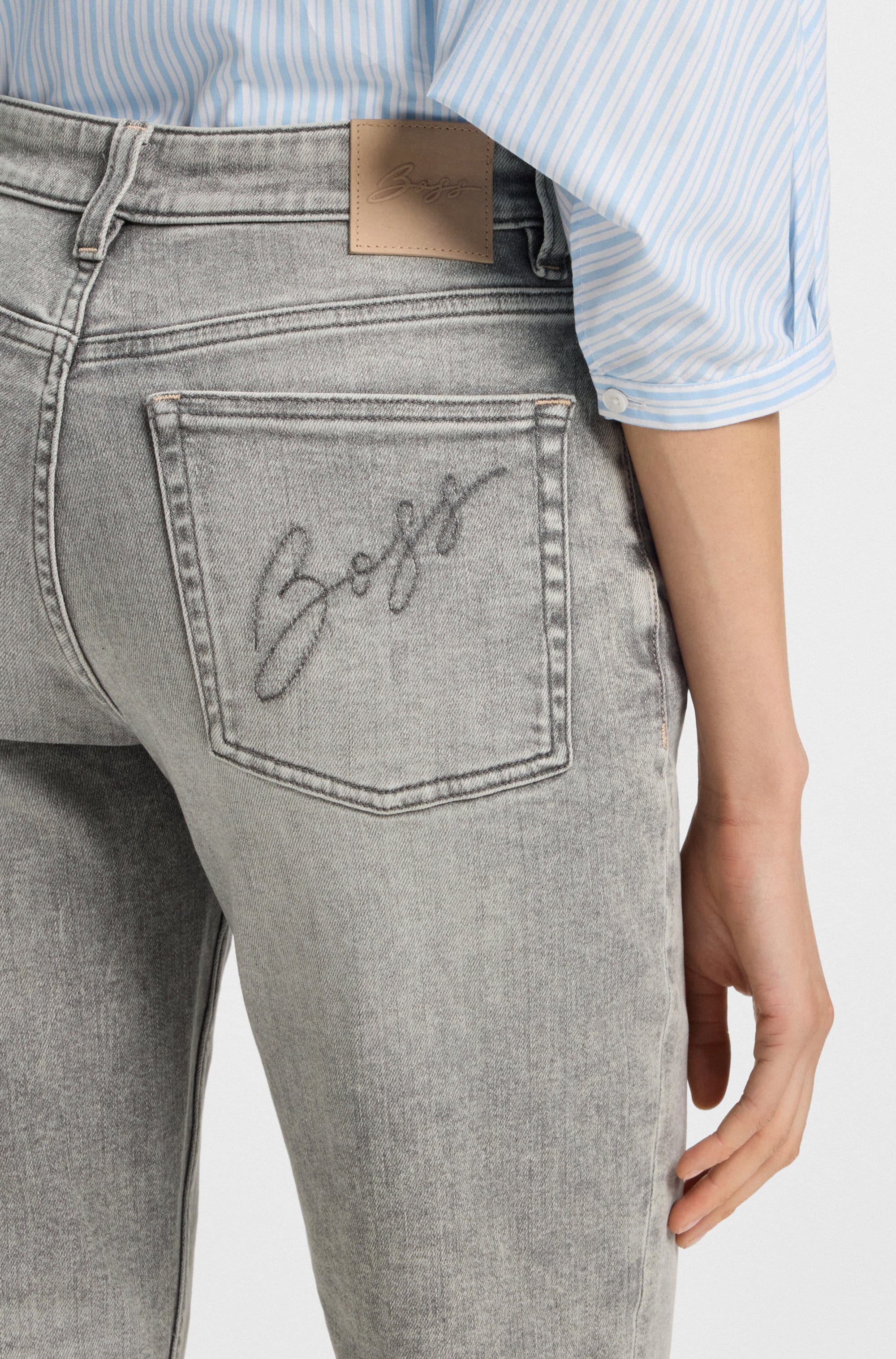 BOSS ORANGE 7/8-Jeans »SOFT KICK FLARE MR Premium Damenmode«, Cropped Länge mit ausgefranster Kante