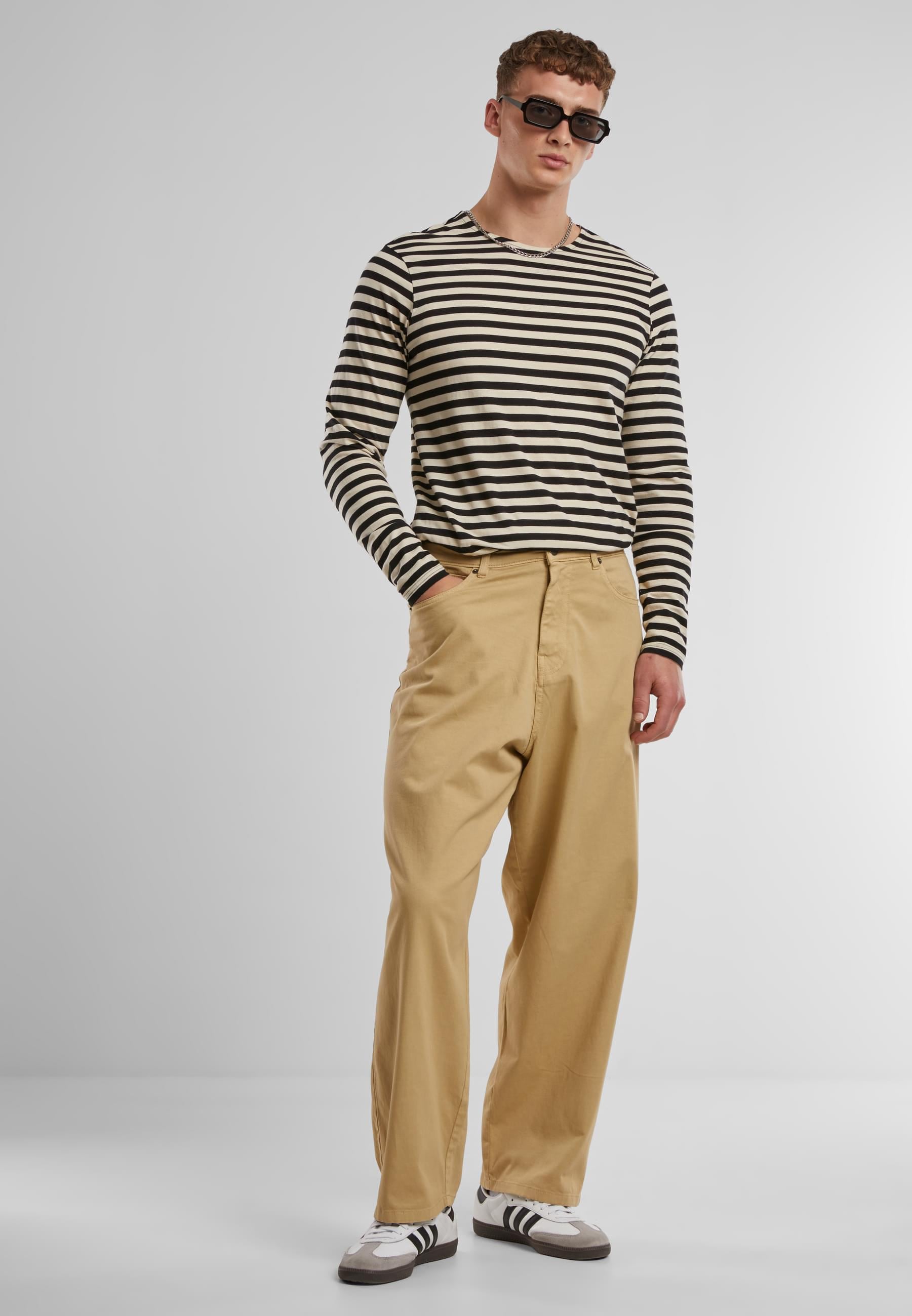 URBAN CLASSICS Stoffhose »Urban Classics Tapered Twill Baggy Pants«, (1 tlg.)