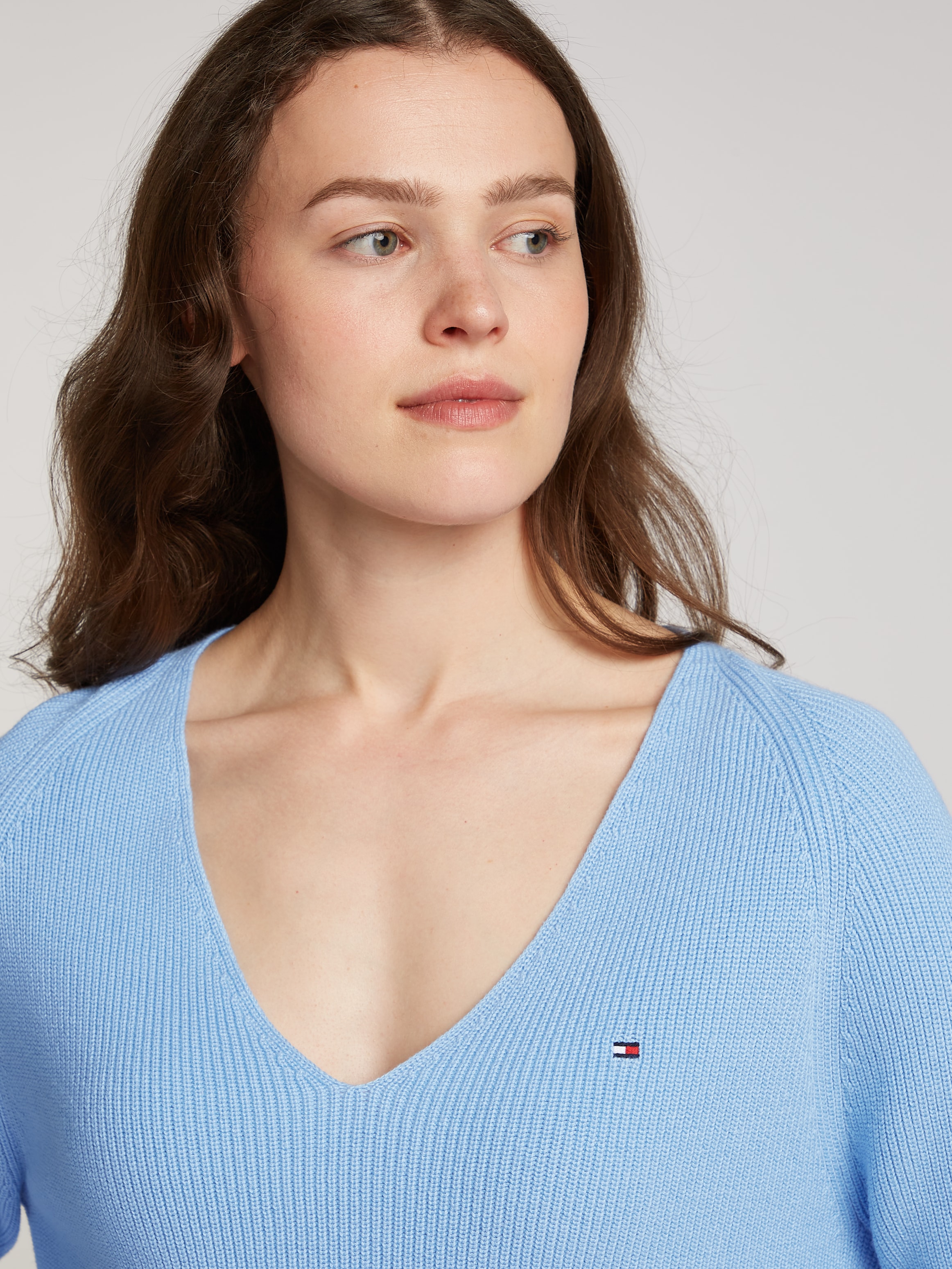 Tommy Hilfiger Strickpullover »CO CARDI STITCH V-NK LS«, mit Logostickerei