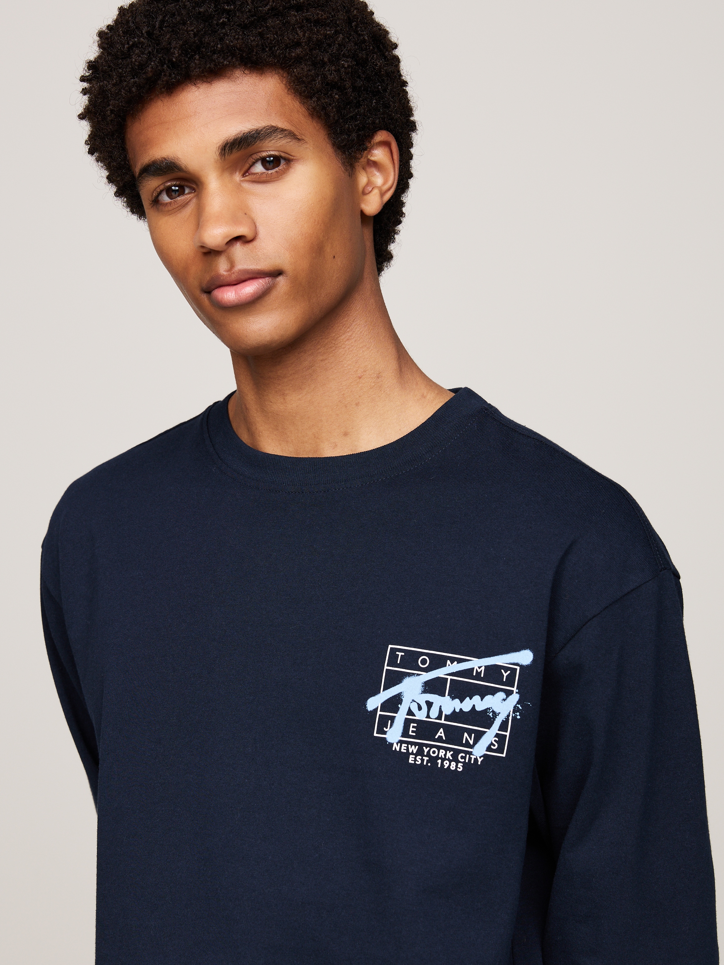 Tommy Jeans Langarmshirt "TJM REG SPRAY TEE LS EXT", mit großem Rückenprint günstig online kaufen