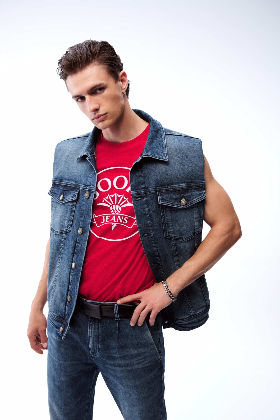 Joop Jeans Kurzarmshirt, Mit Logoprint in Kontrastfarbe günstig online kaufen