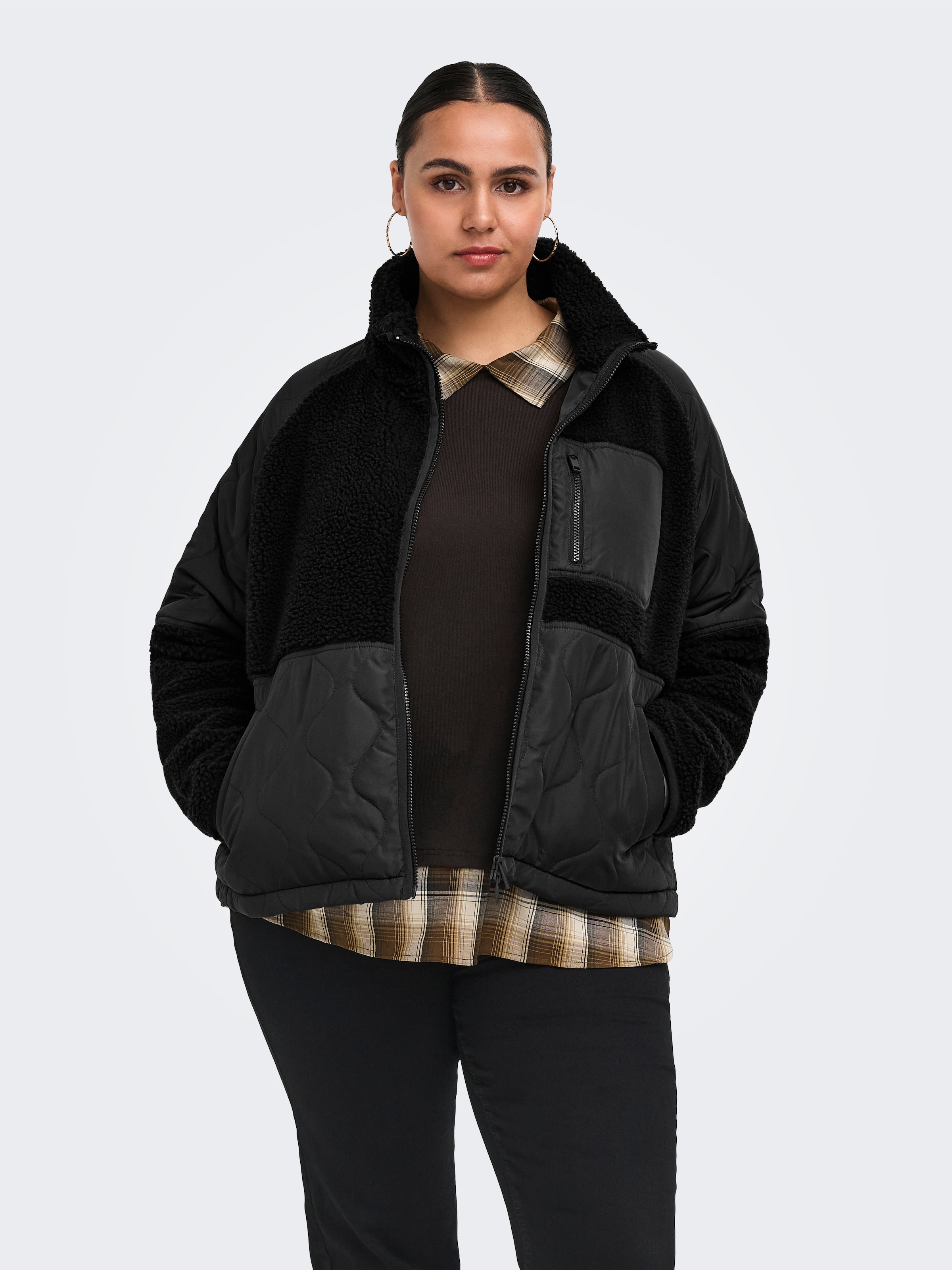ONLY CARMAKOMA Steppjacke "CAROHIO QUILT MIX FLEECE SHORT OTW" Materialmix: Stepp und Teddyplüsch