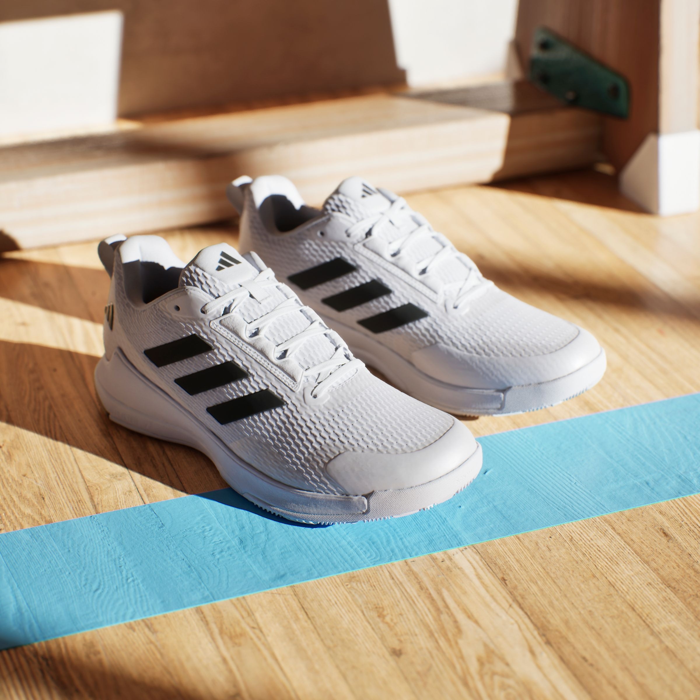 adidas Performance Hallenschuh »NOVAFLIGHT 2 INDOOR«, besonders geeignet für Volleyball