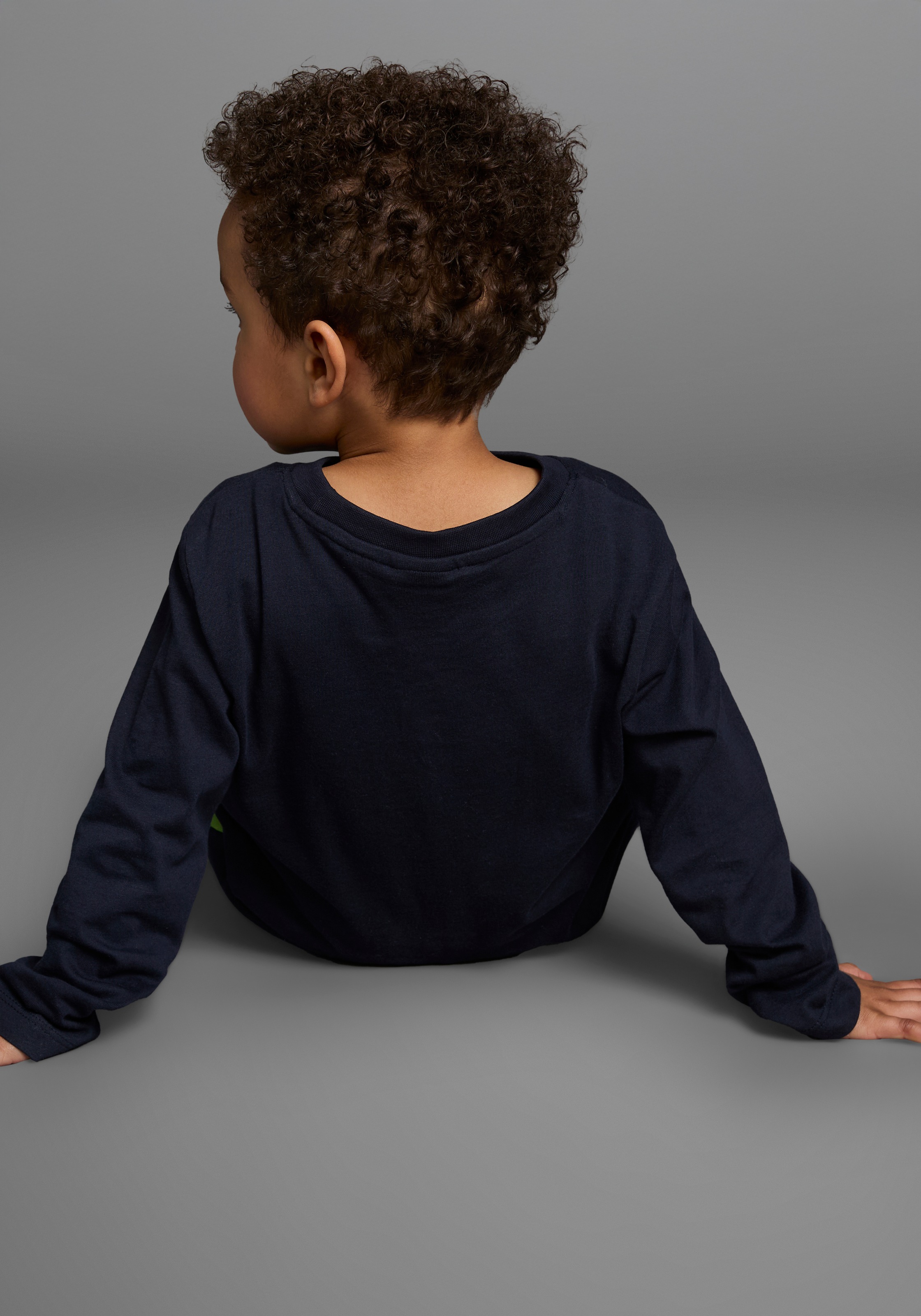 Thumbnail - KIDSWORLD Langarmshirt "CURIOUS DINO" Langarm, Basic-Passform, peppiger Druck