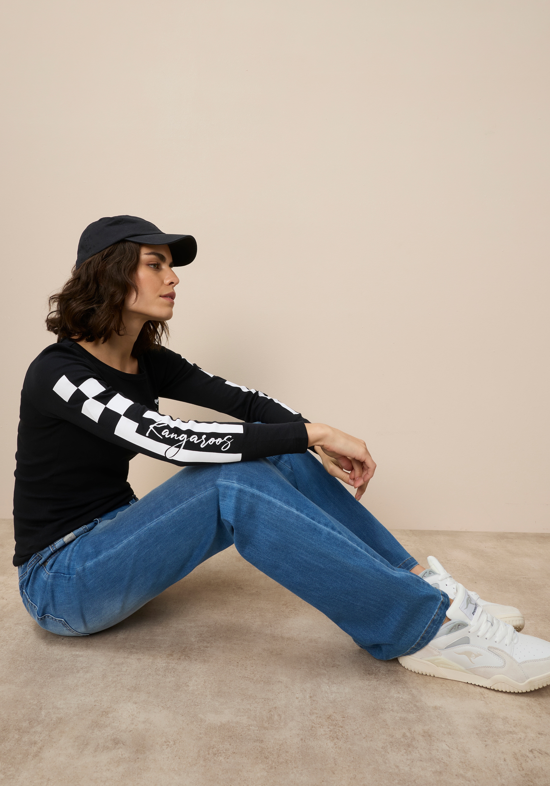 KangaROOS Langarmshirt Langarm,  sehr figurbetonte Passform,  aus Baumwolle