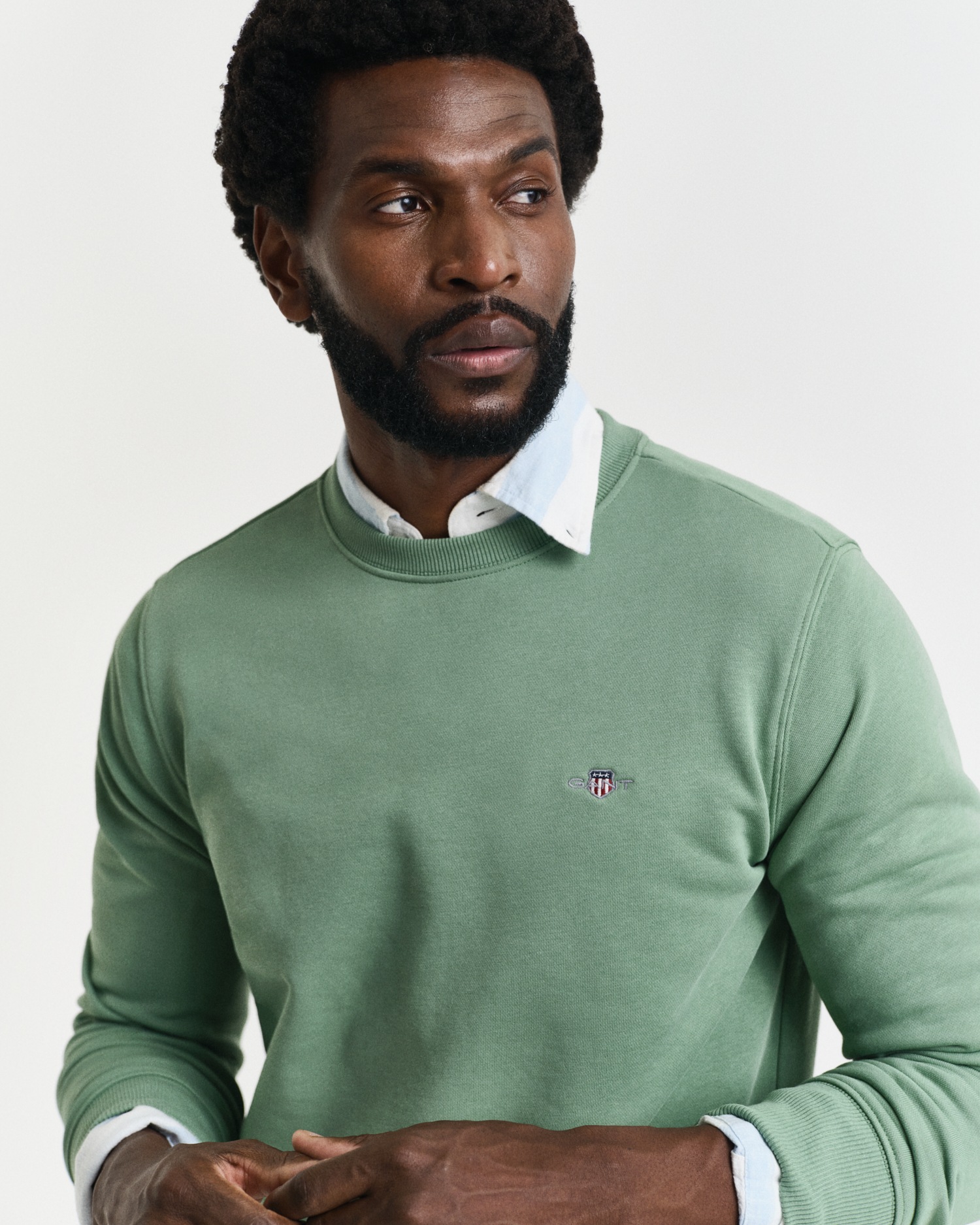 Gant Sweatshirt »REG SHIELD C-NECK SWEAT«, mit Logostickerei auf der Brust