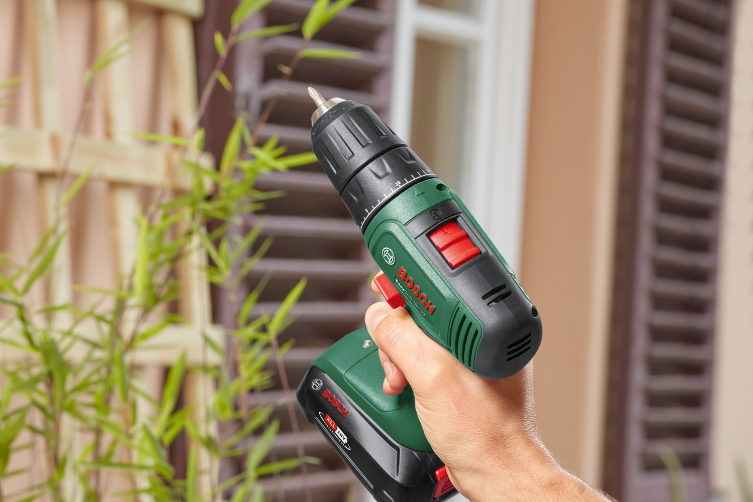 Bosch Home & Garden Akku-Bohrschrauber »EasyDrill 18V-40«, inkl. 2x Akkus 1,5 Ah und Ladegerät AL 18V-20, im Tragekoffer