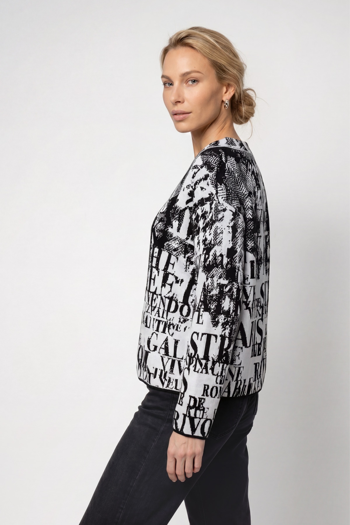 Monari Rundhalspullover »Pullover Buchstabenjacquard« Regular fit mit Rundhalsausschnitt