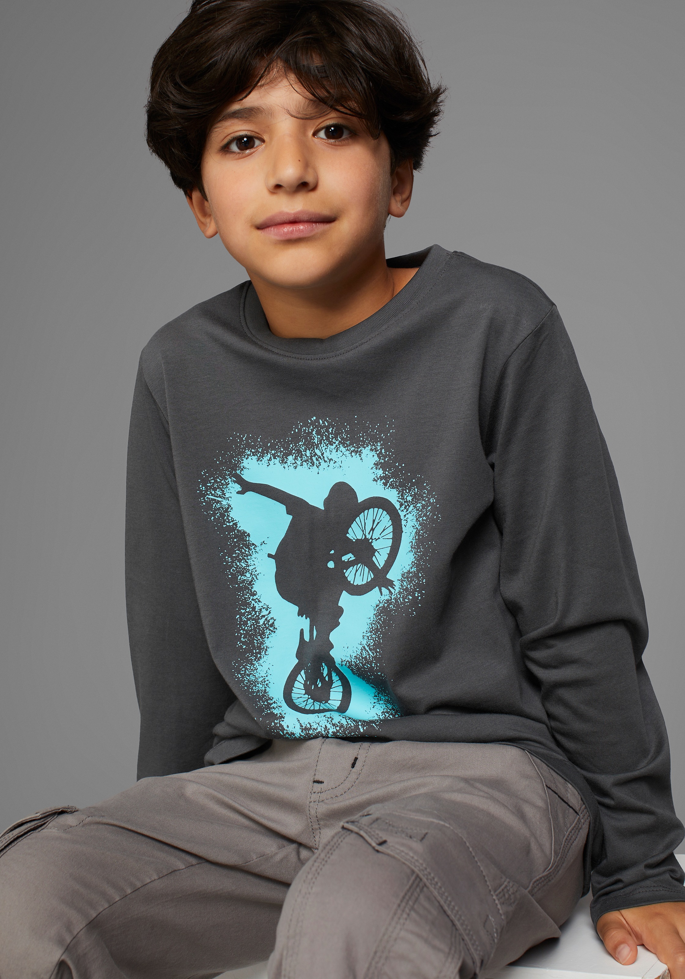 Thumbnail - KIDSWORLD Langarmshirt "BIKER", lässiger Druck für Jungen