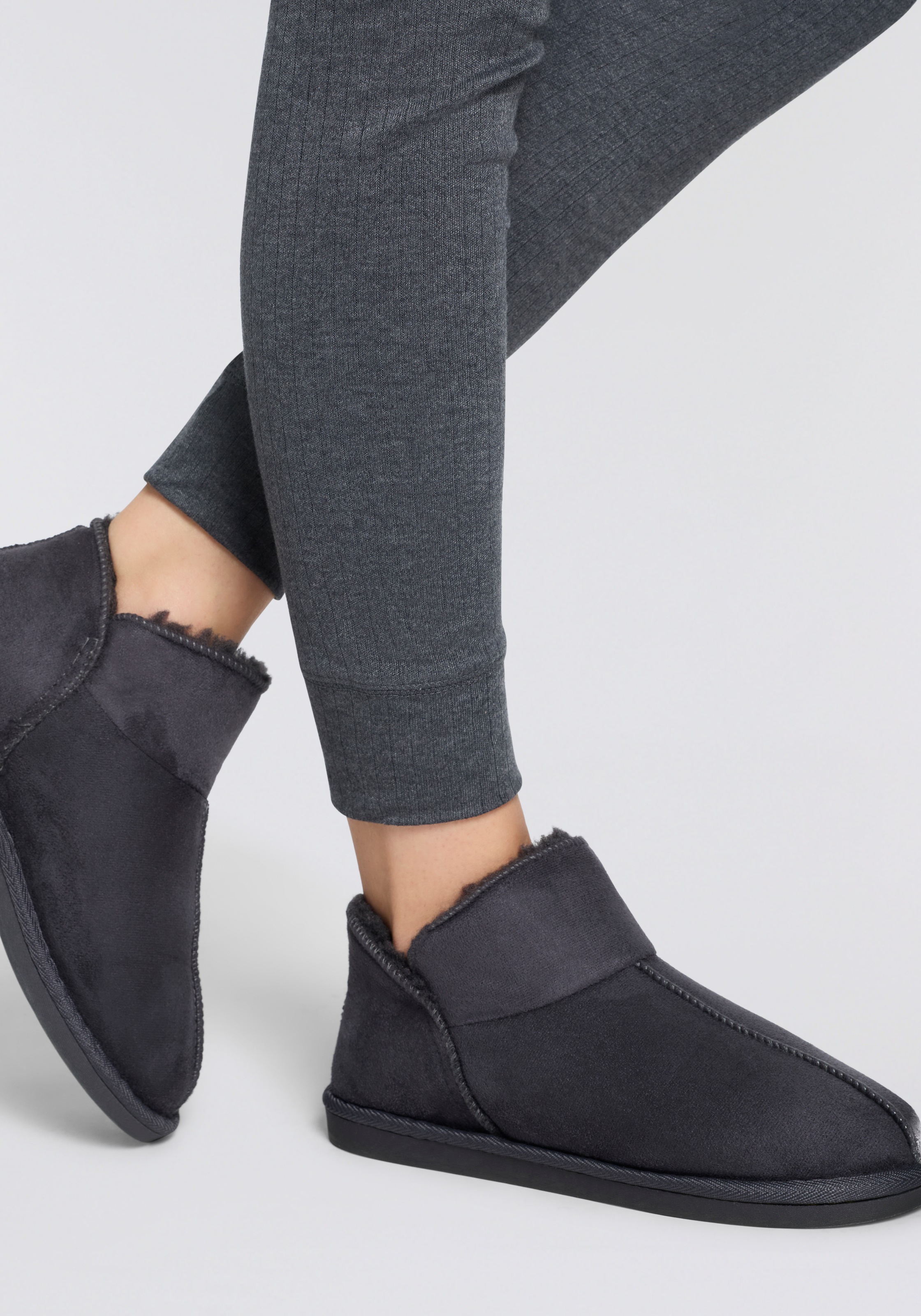 Apollo Hausschuh »LADIES HOME BOOTS SUEDE«, mit Logoprägung und kuscheligen, wärmenden Innenfutter