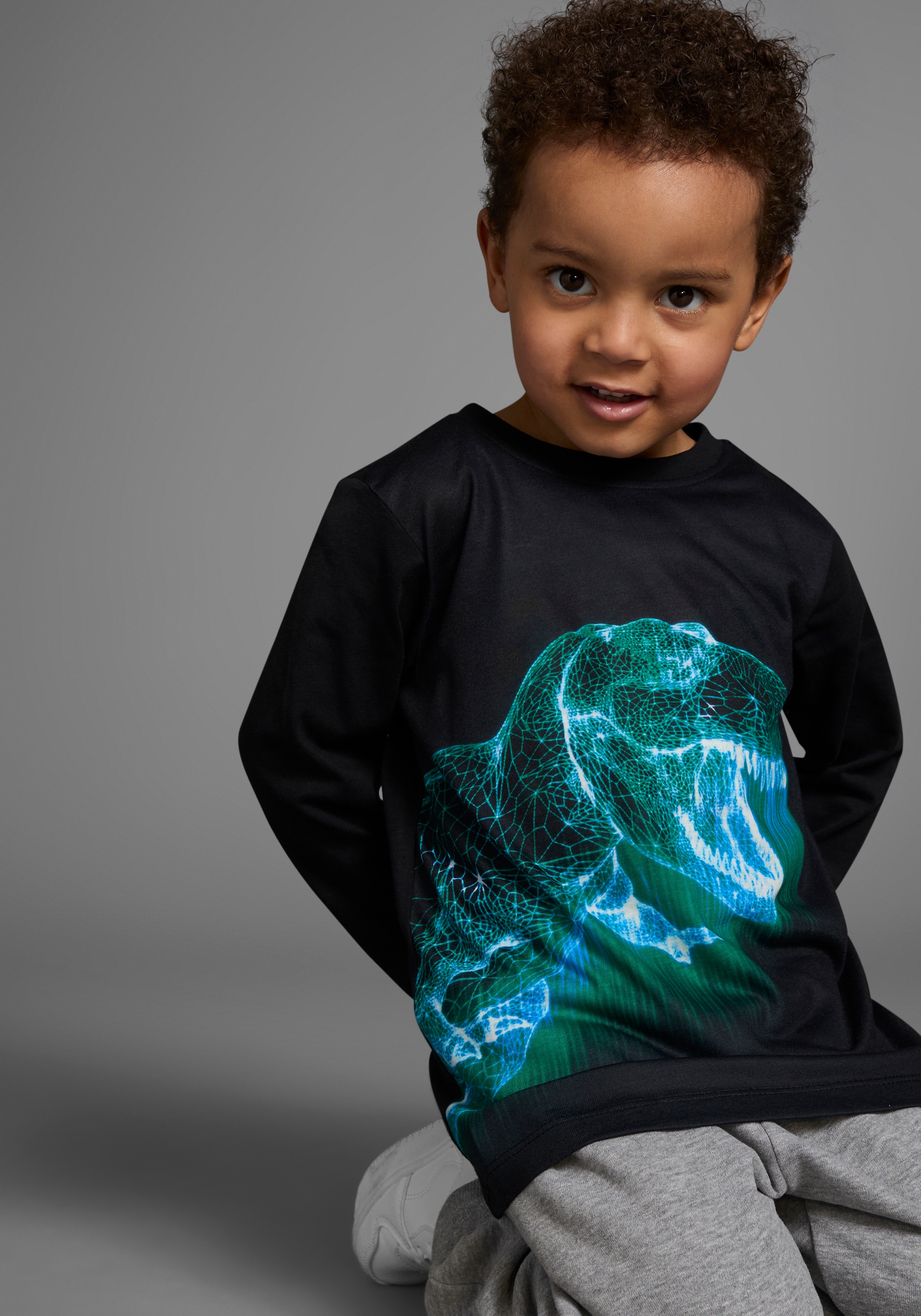KIDSWORLD Langarmshirt »GREEN DINO«, langärmlig, mit trendigem Druck, Rundhalsausschnitt, aus Baumwolle